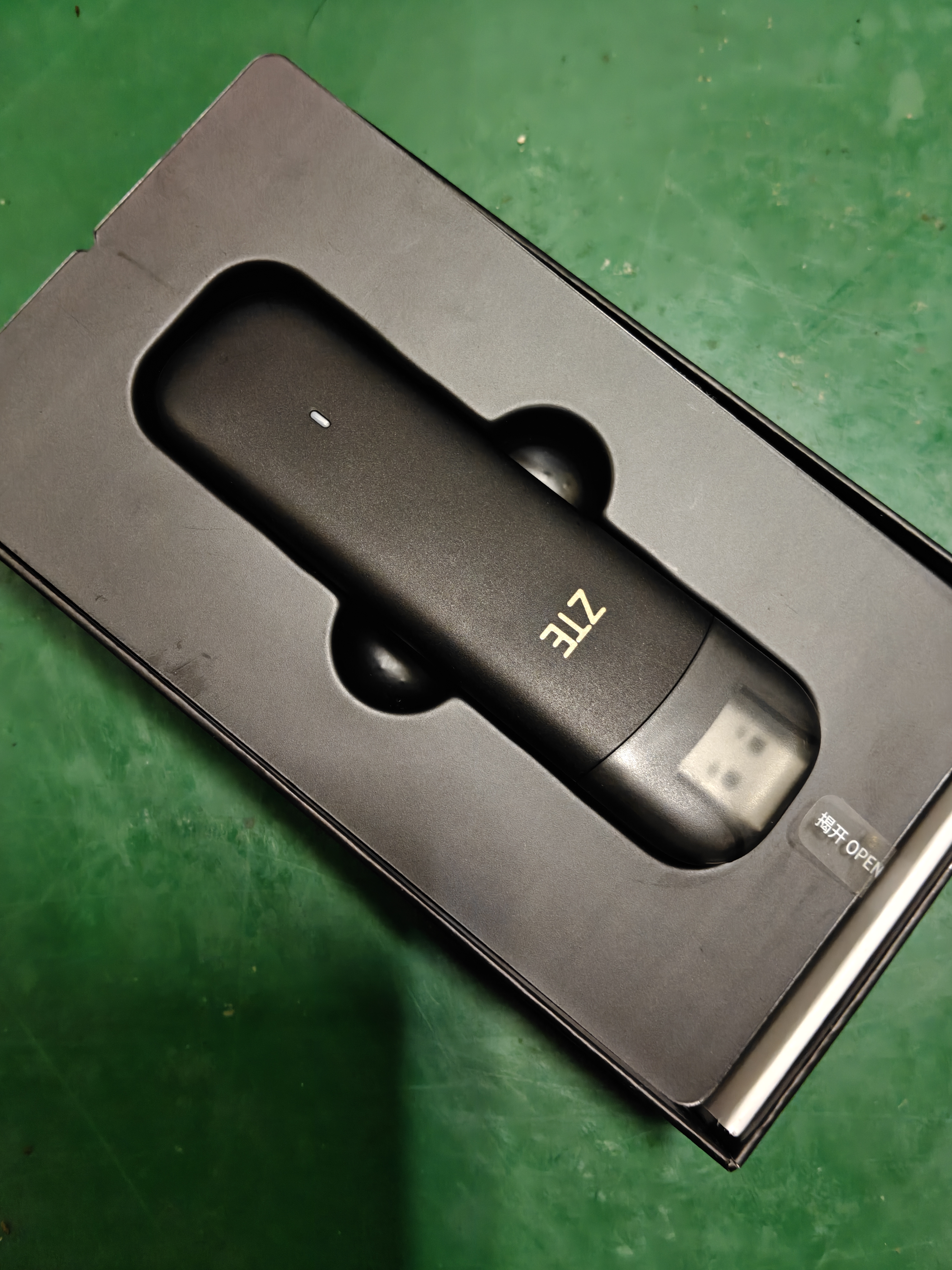 中兴F32 随身wifi6【送100G】支持5G 4G设备可移动无线免插卡无限便携式网卡托全网通用流量2026款 黑色【 WiFi6 双网切换 】旗舰版 实拍图