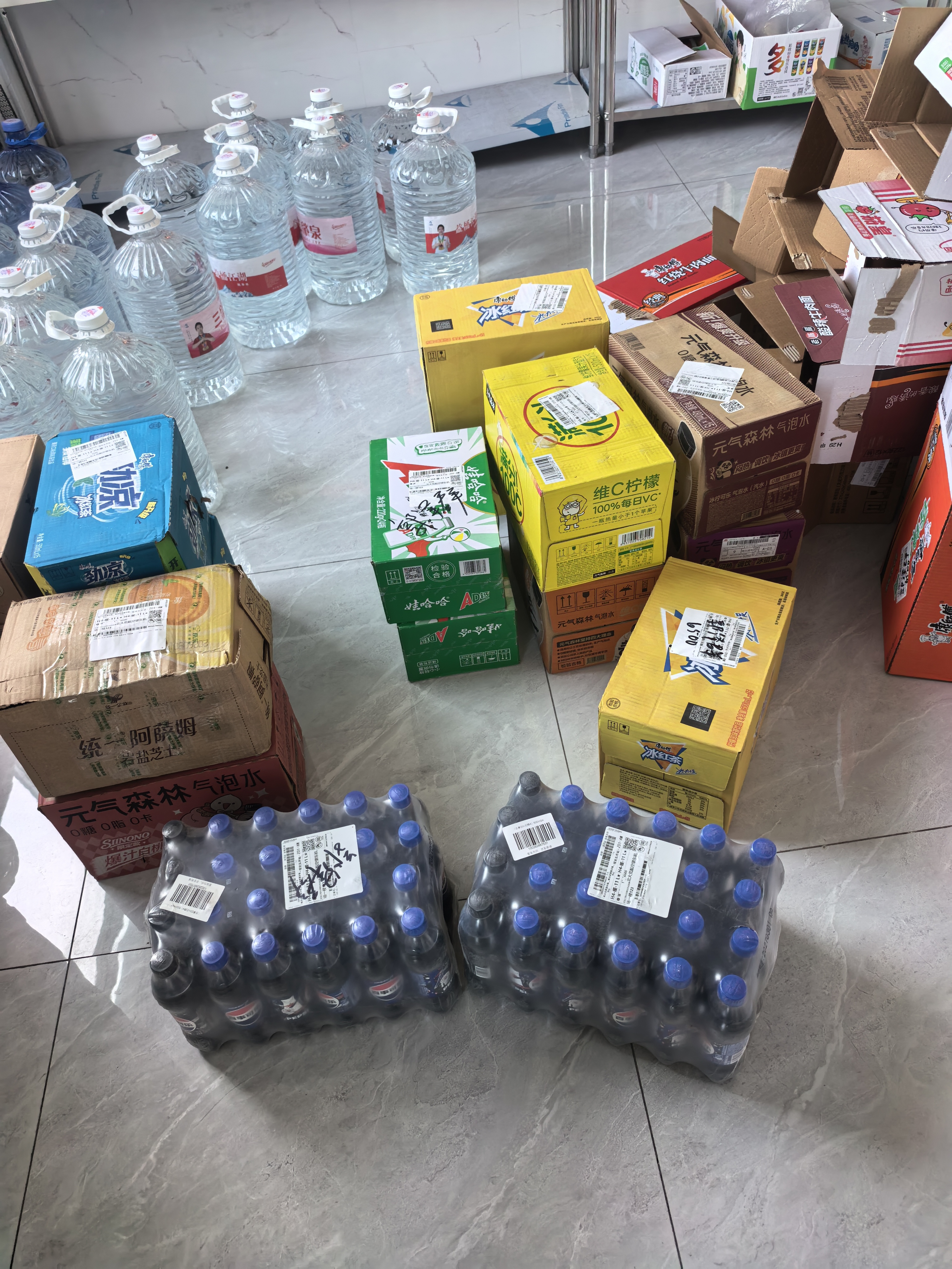 康师傅 方便面 经典鲜虾鱼板桶面102g*12 泡面整箱速食 方便食品 实拍图