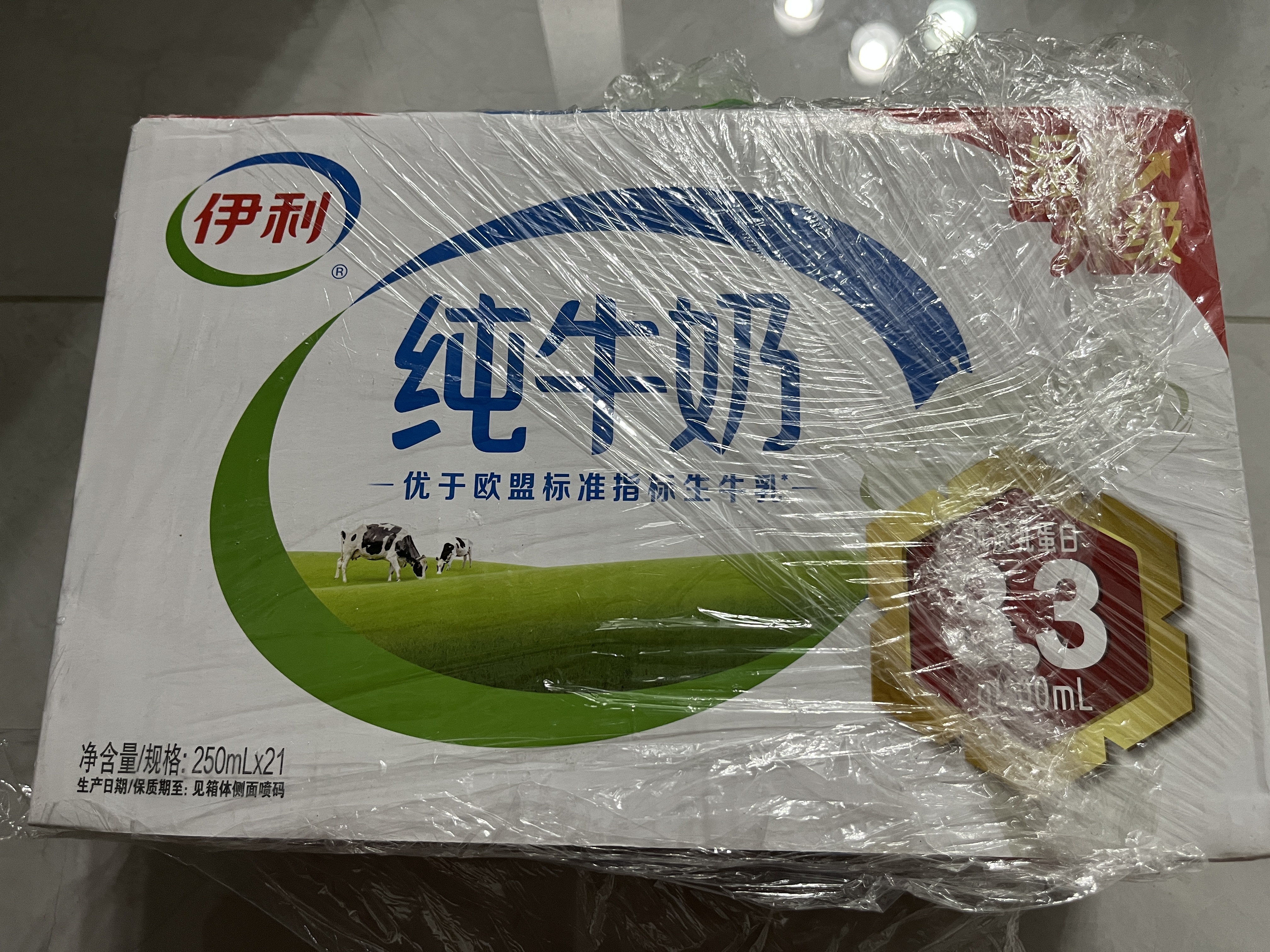 伊利【新鲜日期】纯牛奶250ml*21盒 3.3g优质乳蛋白早餐奶8-10月产 实拍图