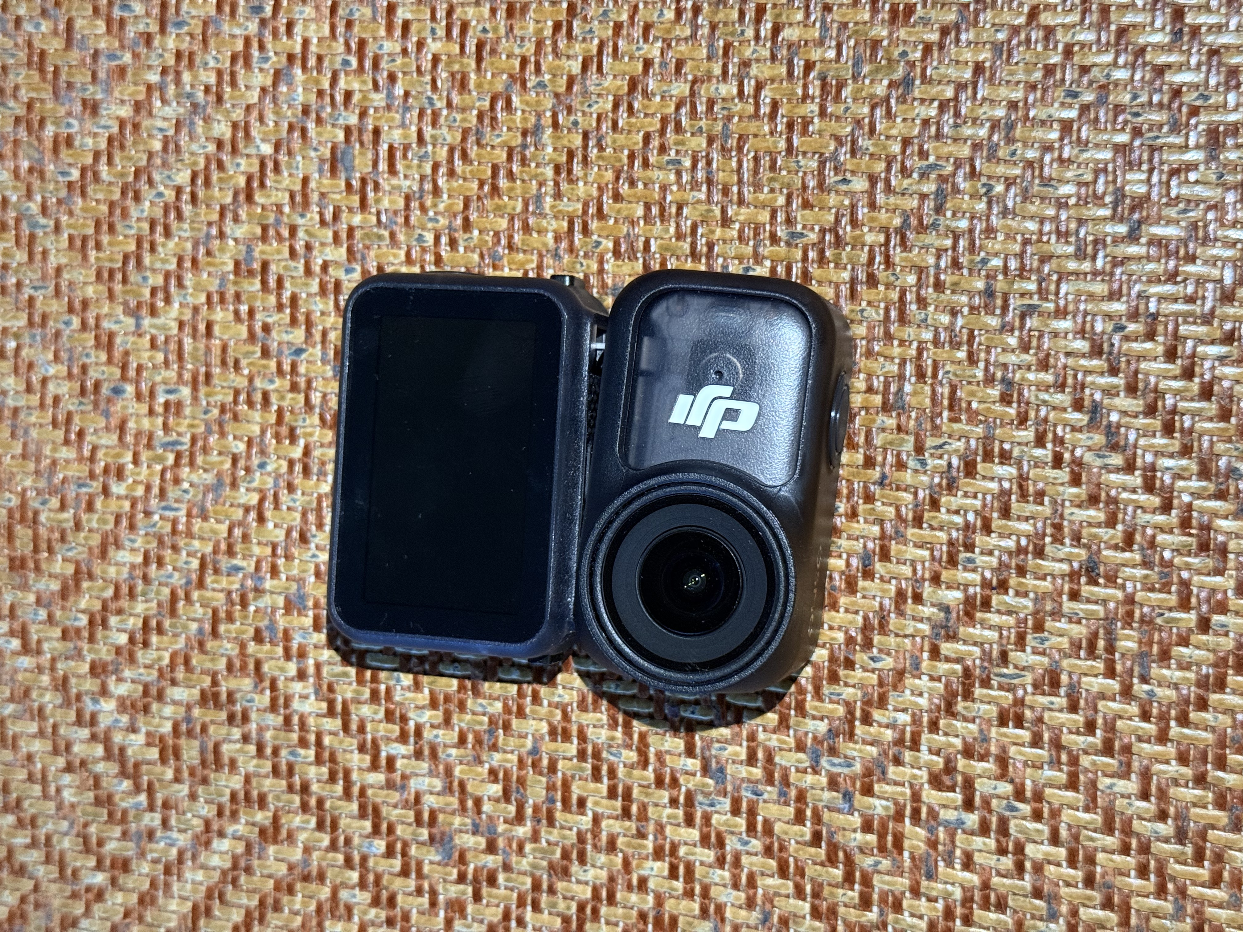 大疆DJI Osmo Nano 随行套装 自由视角穿戴相机Vlog骑行亲子宠物运动相机4K拇指相机 实拍图