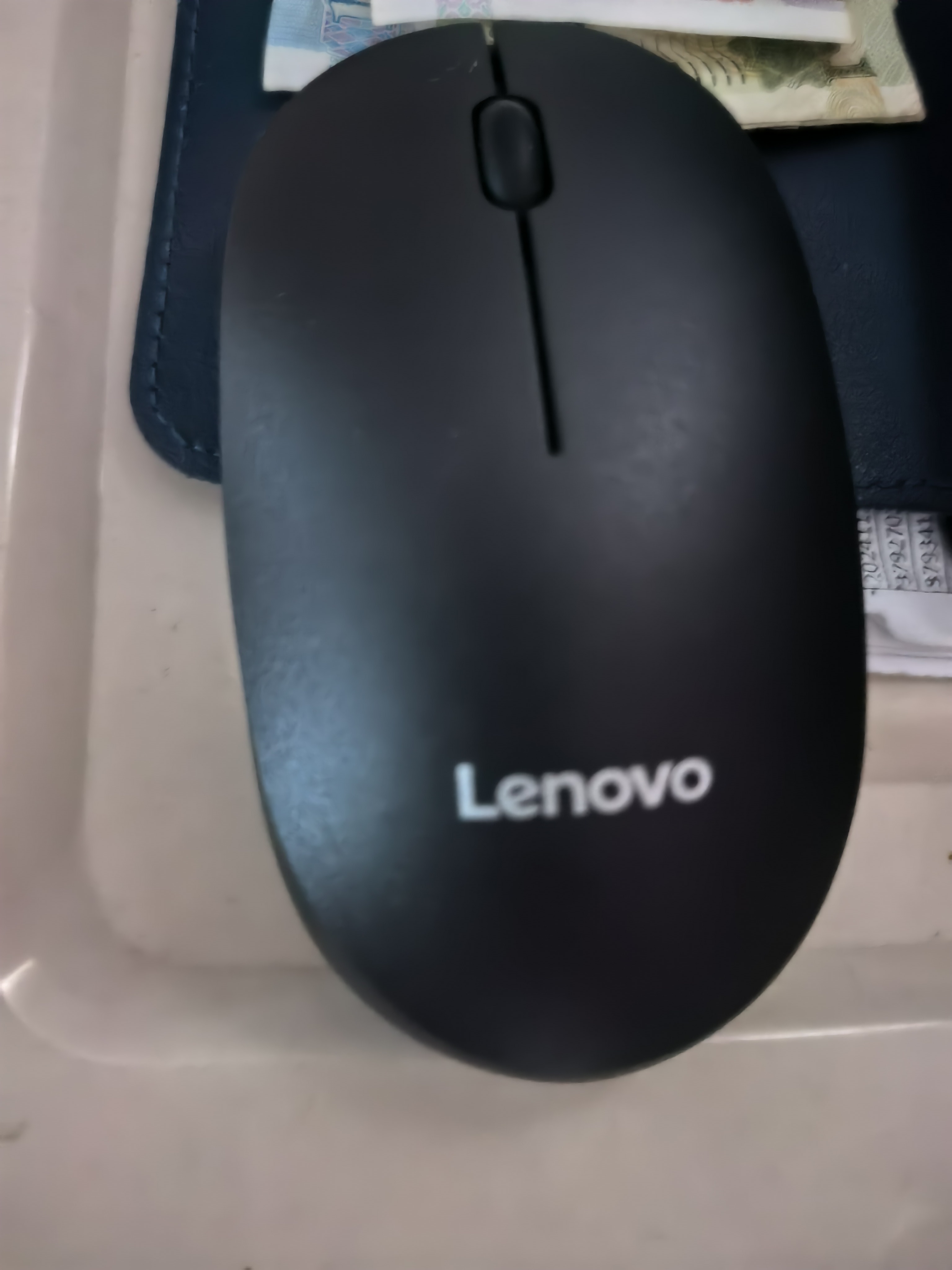 联想（Lenovo）无线鼠标 办公鼠标便携鼠标 笔记本鼠标 电脑鼠标 M26黑色 可充电 带无线2.4G接收器 实拍图