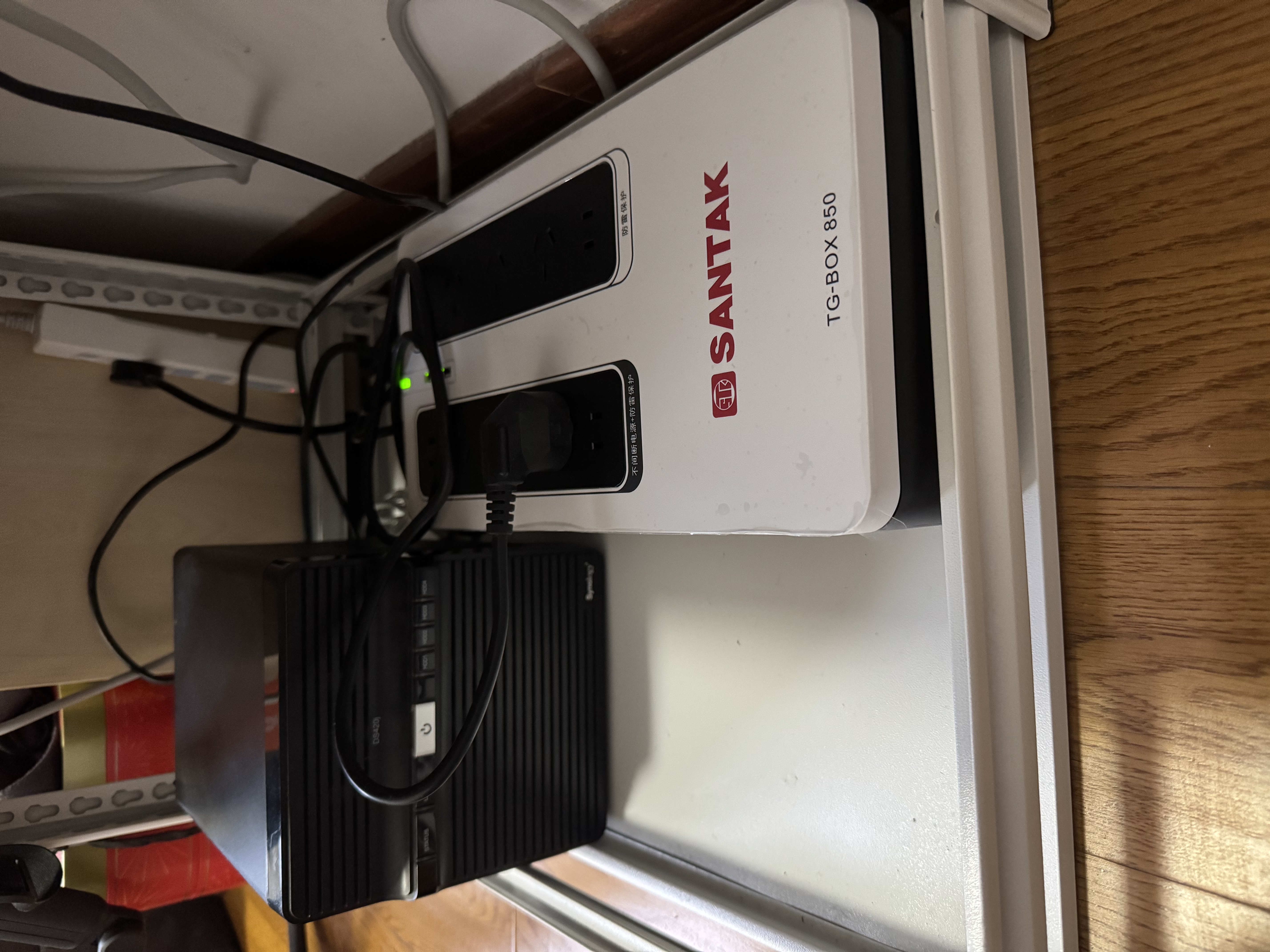 山特（SANTAK）TG-BOX 850UPS不间断电源NAS自动关机和电脑断电保护 TG-BOX 850 (850VA/510W) 实拍图