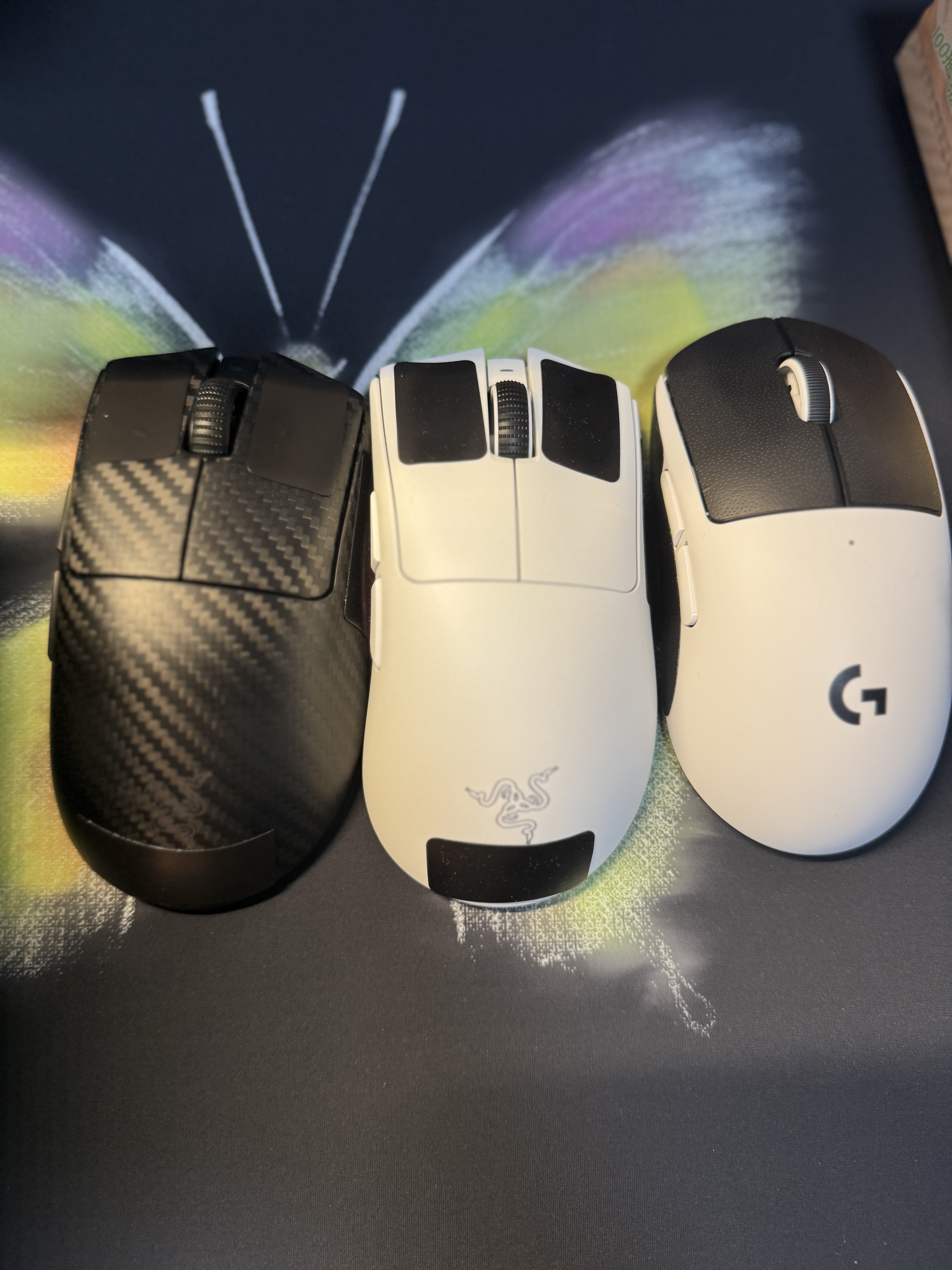 雷蛇（Razer）炼狱蝰蛇V4pro专业版 碳纤维无线鼠标 49g轻量化50K光学传感器 无线8K【拆封后不支持七无退货】 实拍图