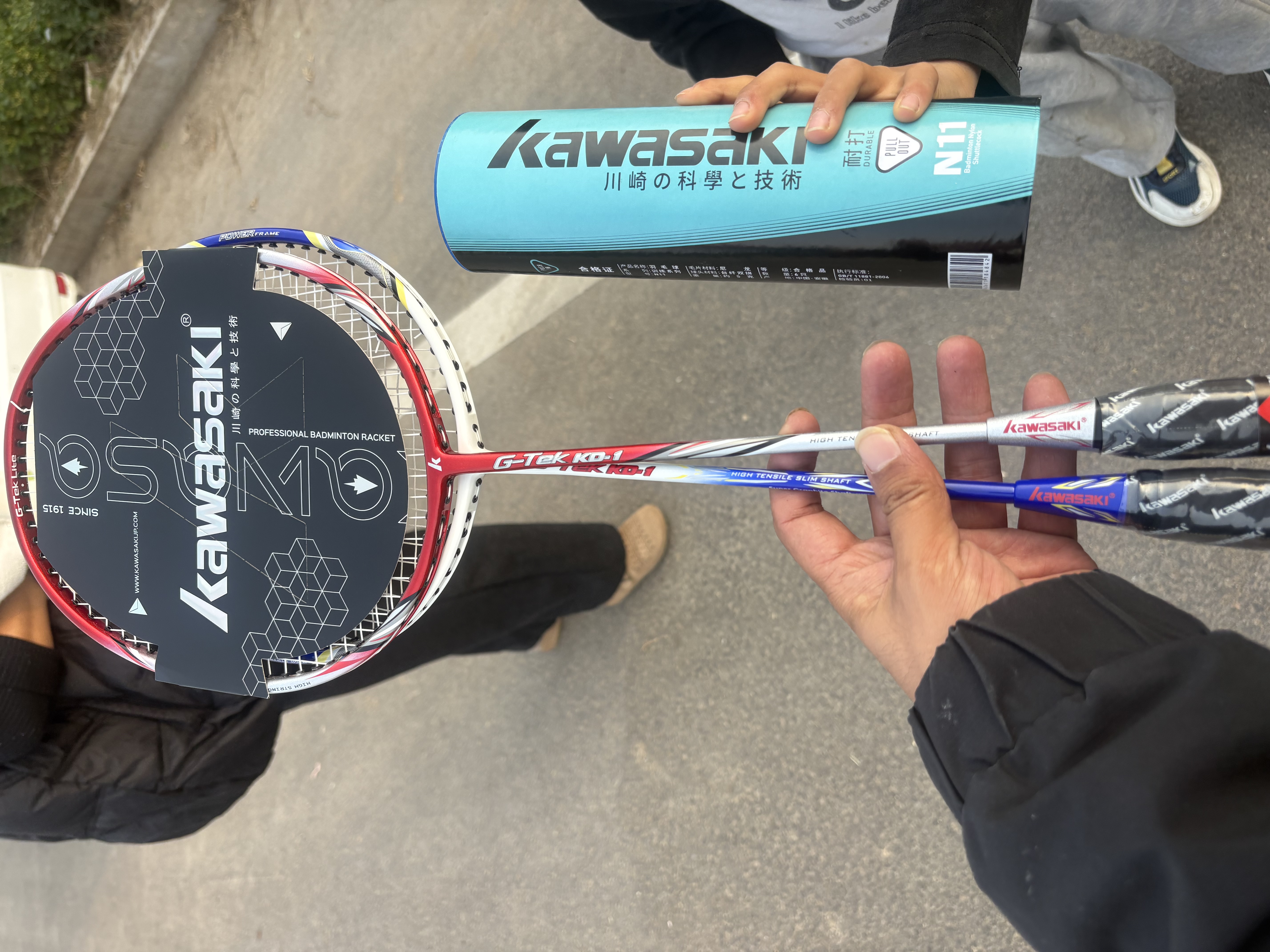 川崎（KAWASAKI）羽毛球拍轻量化碳素中杆对拍KD-1蓝红（已穿线+6球+手胶+拍包） 实拍图