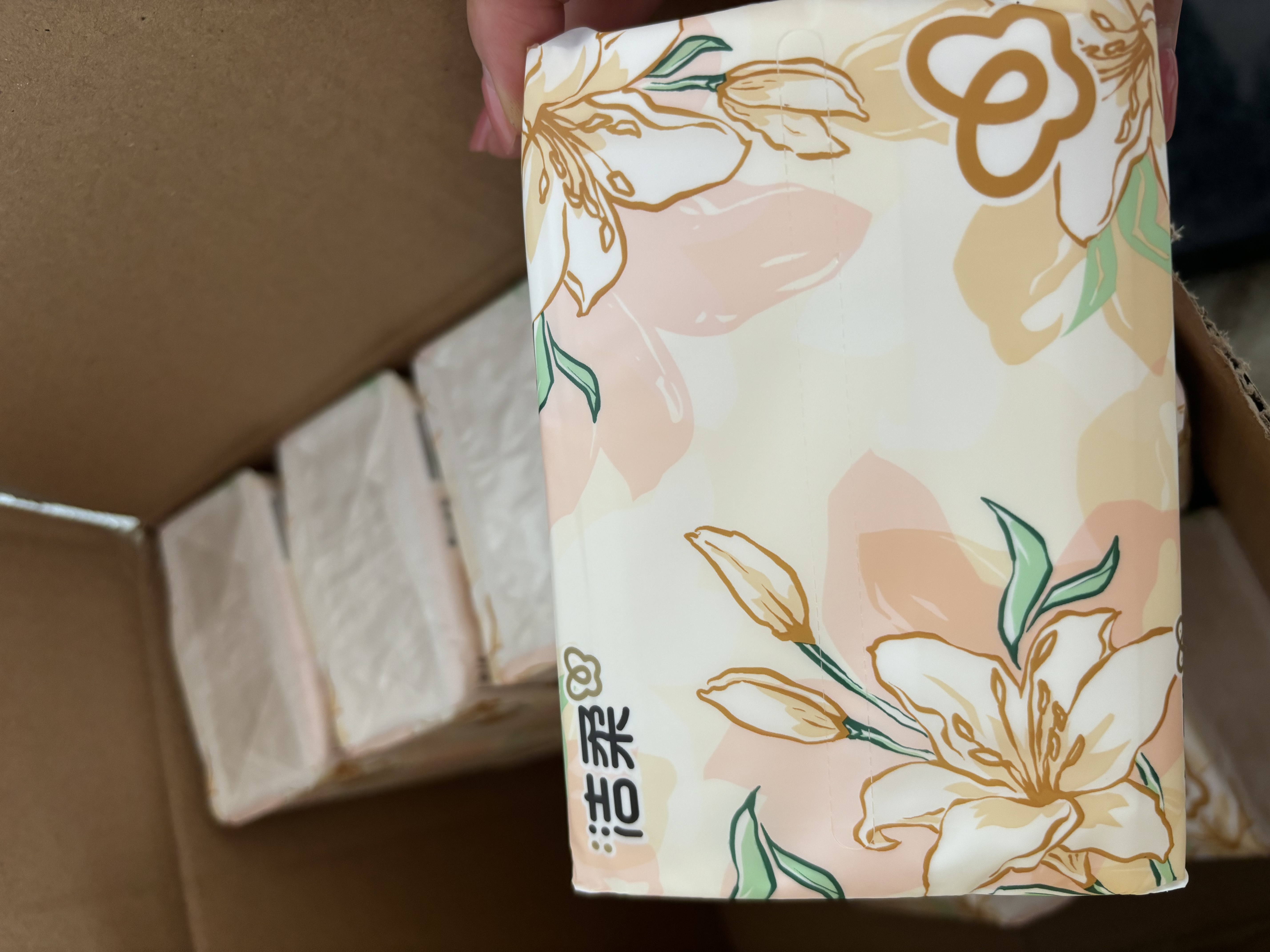 洁柔抽纸 繁花系列3层100抽*40包 可湿水面巾纸 柔韧纸巾卫生纸 整箱 实拍图