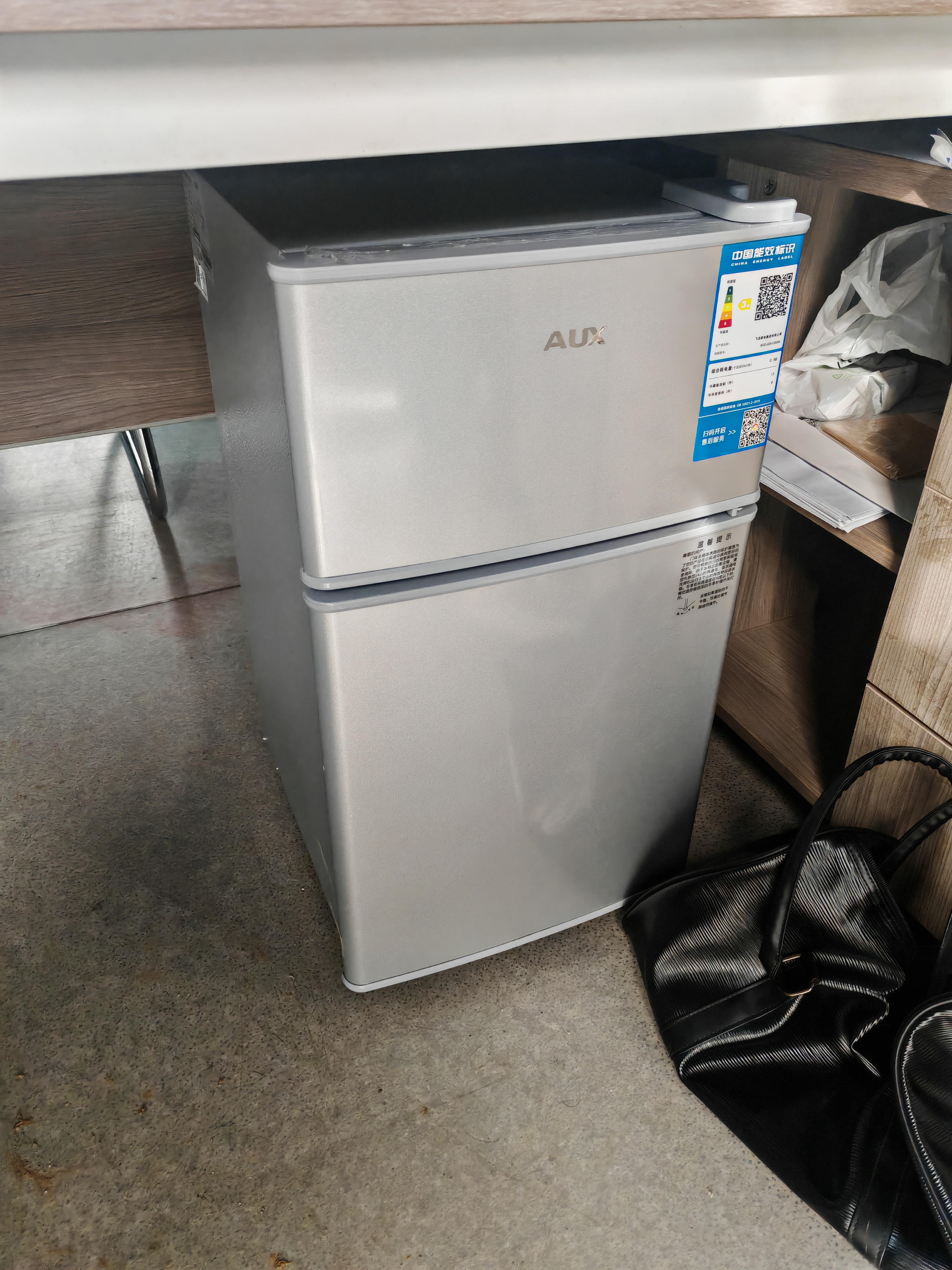 奥克斯（AUX）小冰箱家用小型迷你冷藏冷冻两用出租房宿舍用节能省电寝室办公室电冰箱 【净化去味】126银色【高效保鲜 铜管速冷】22L 实拍图