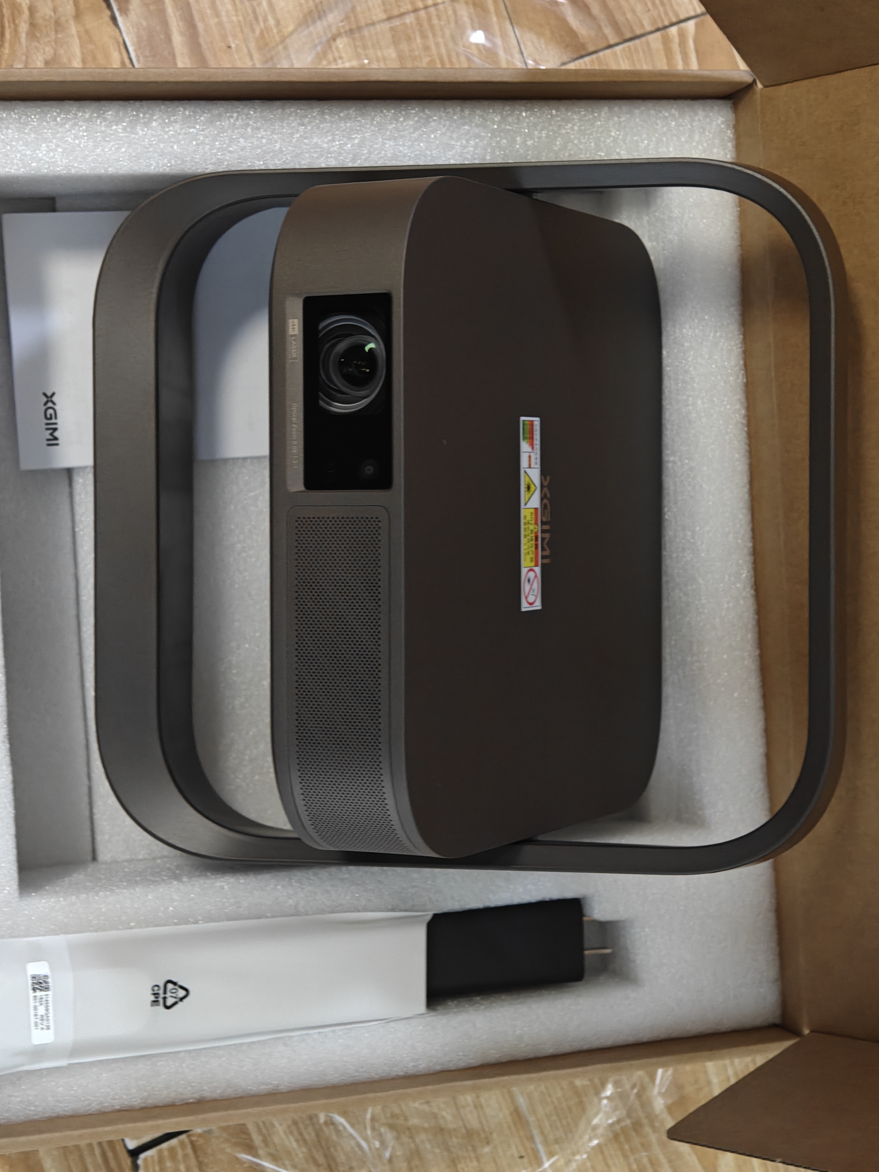 极米（XGIMI）Z9X 4K 高亮版 升级1600CVIA 轻薄4K光学变焦三色激光投影 家用投影仪办公会议无线投屏国家补贴 实拍图