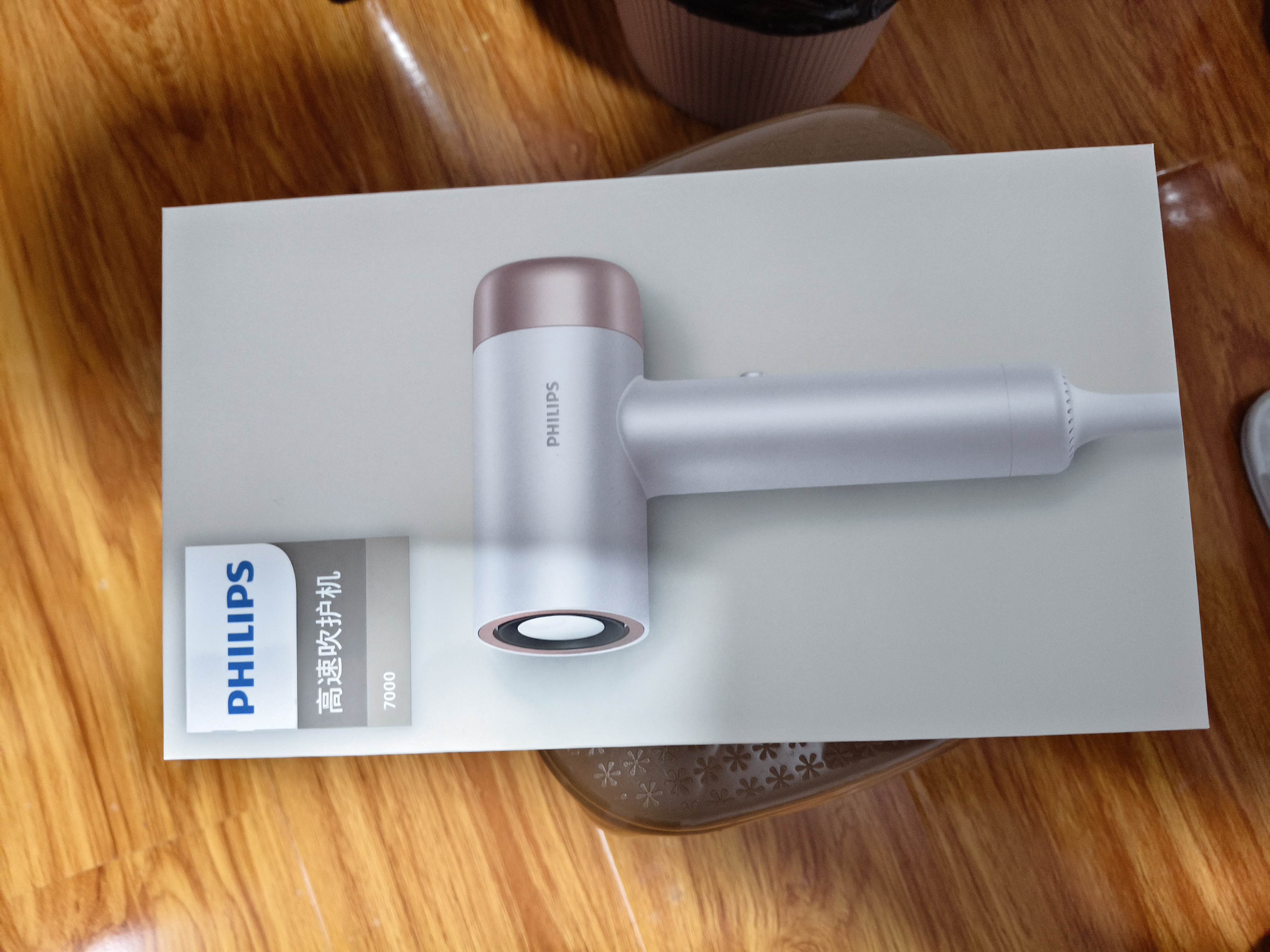飞利浦（PHILIPS）邓凯同款7系AIR水离子高速护发吹风机珍珠白负离子不伤发小巧便携生日礼物学生宿舍送女友 实拍图