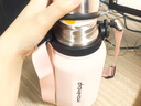 物生物保温杯大容量女士水杯高颜值316L不锈钢保温壶户外露营便携旅行壶 酷黑莓莓【含茶隔+背带】 950ml 实拍图