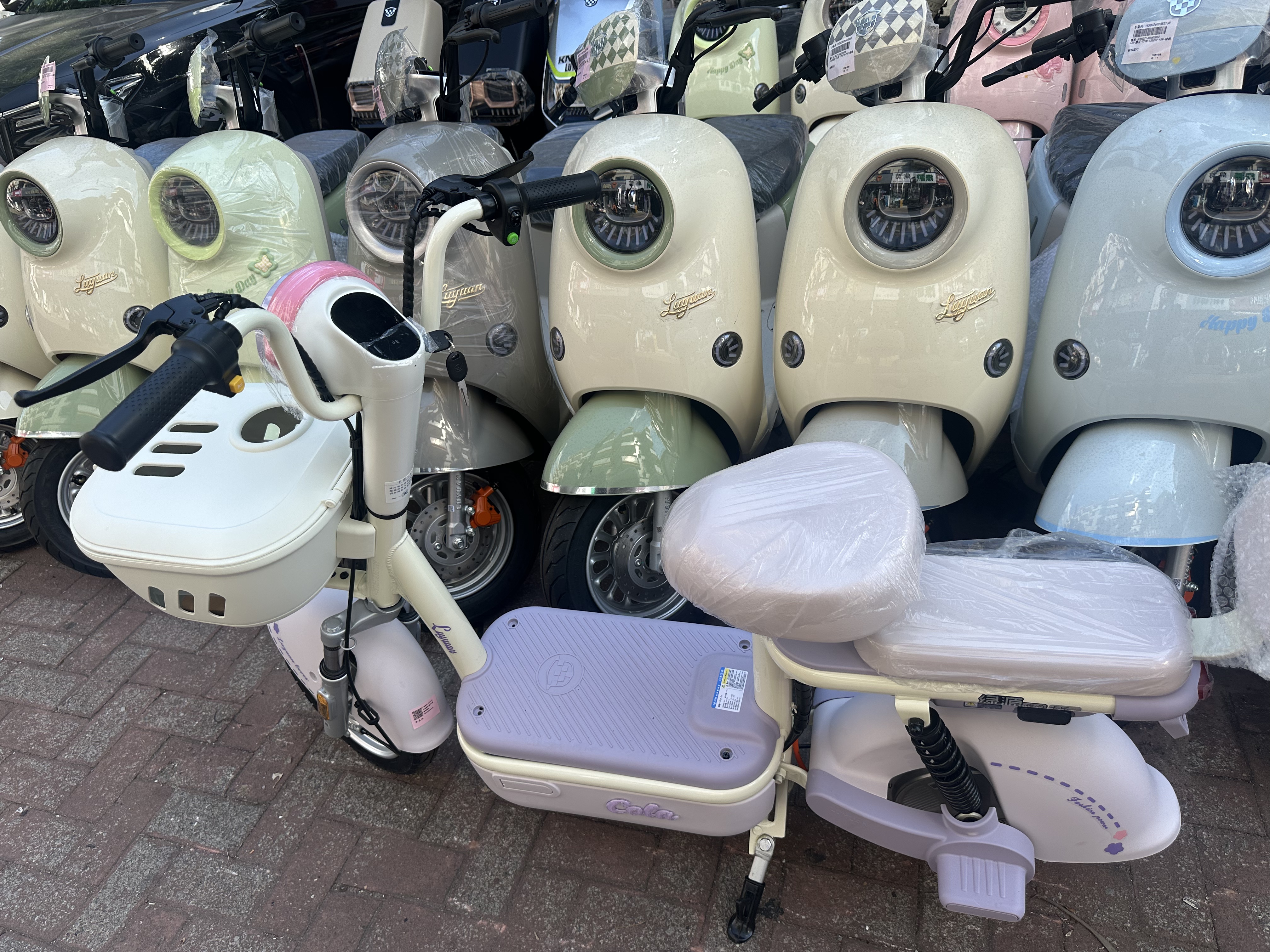 绿源【门店自提】卡乐11play新国标智能电动车高颜值长续航电动自行车成人通勤代步小型电瓶车 到门店选颜色 实拍图