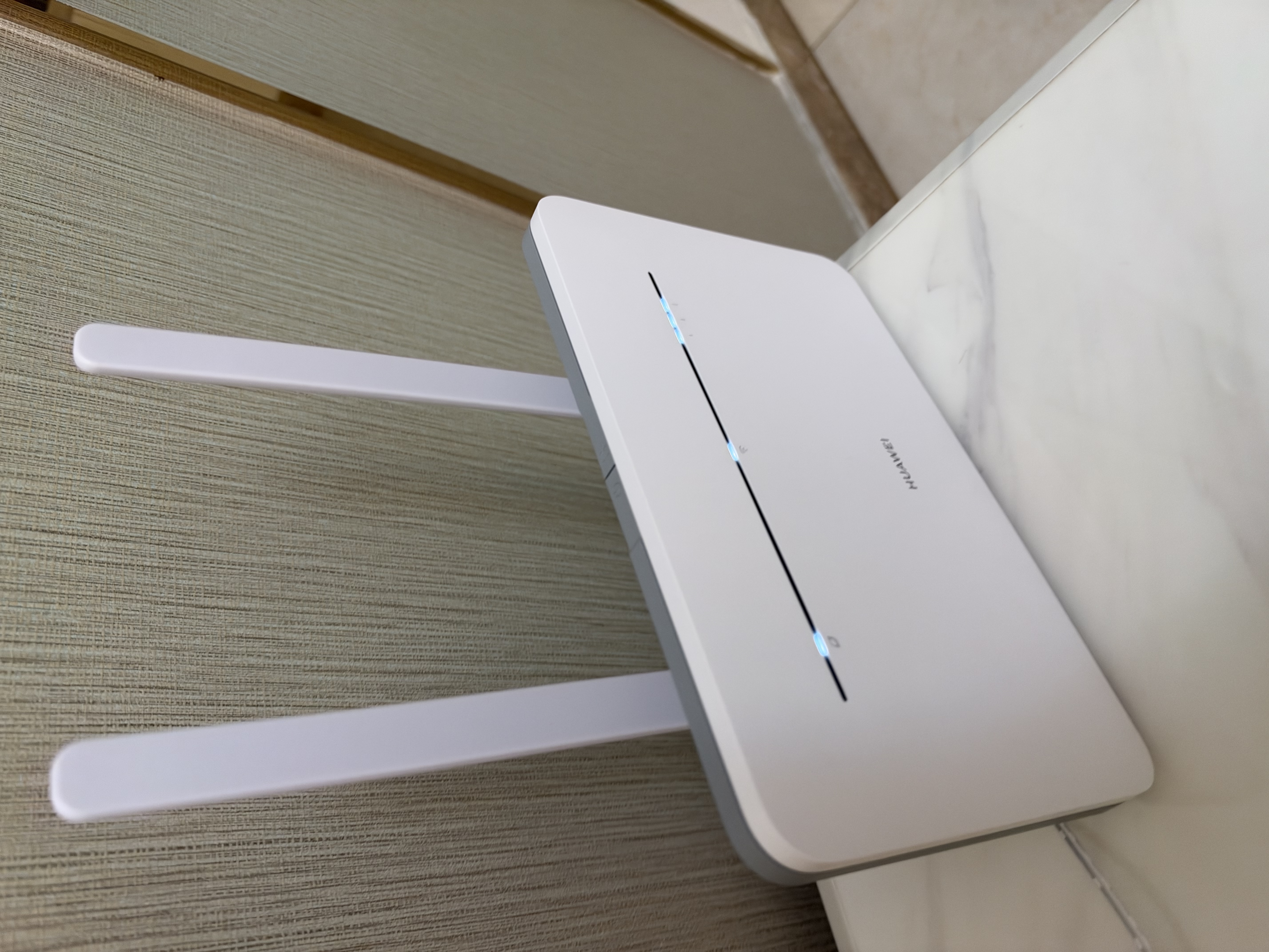 华为4g免插卡路由器移动路由2pro5多网通CPE转无线网随身wifi宽带非wifi7企业b535千兆2026款5g AX15B B535-836【300Mbps速率】4个千兆网口 实拍图