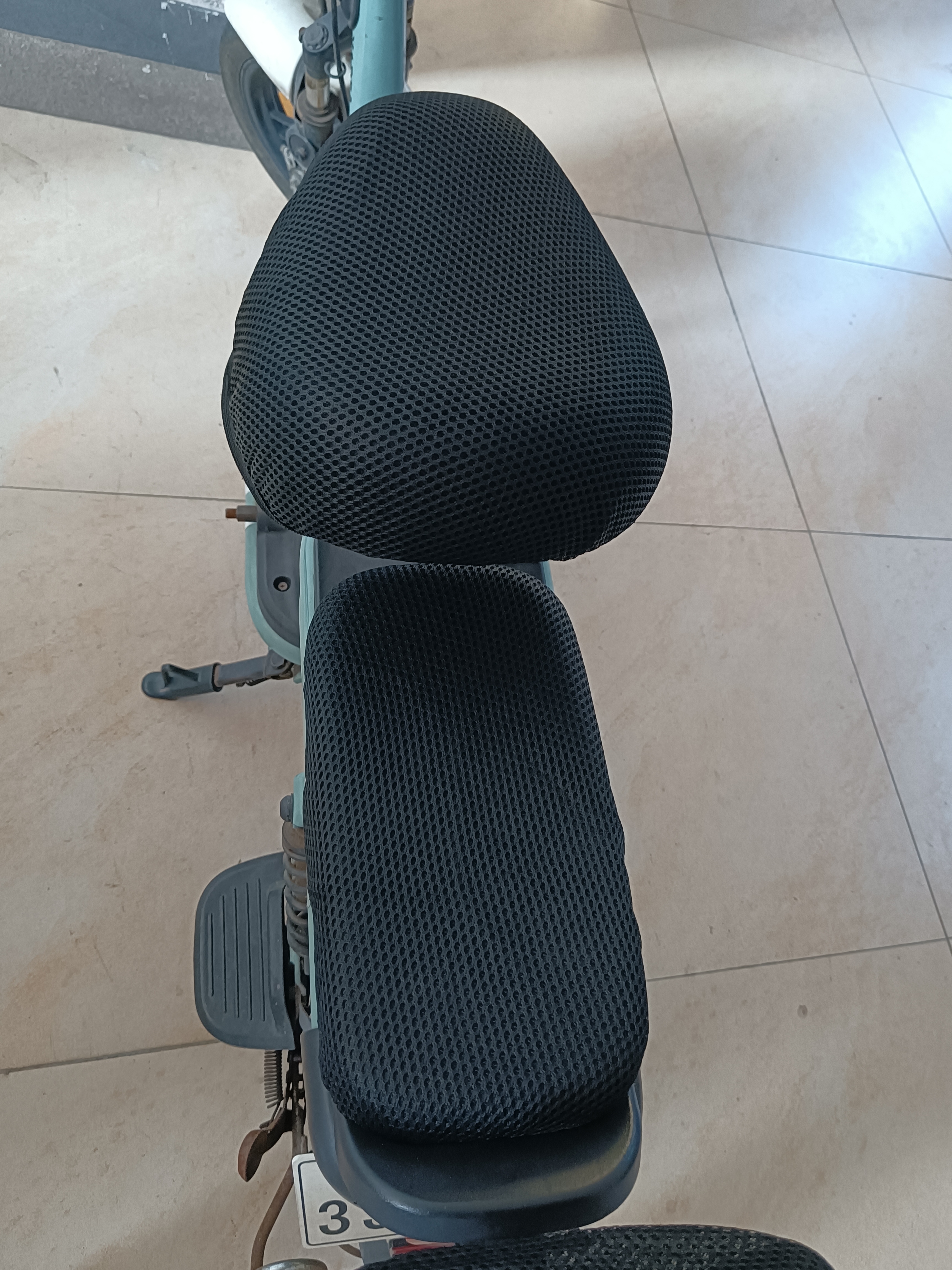 电动车通用座垫套电瓶车座垫座套电动自行车座套防水防晒隔热透气皮革座套适用雅迪爱玛电动车座套 前座套+后座套+靠背【蜂窝款】抗晒排汗 实拍图