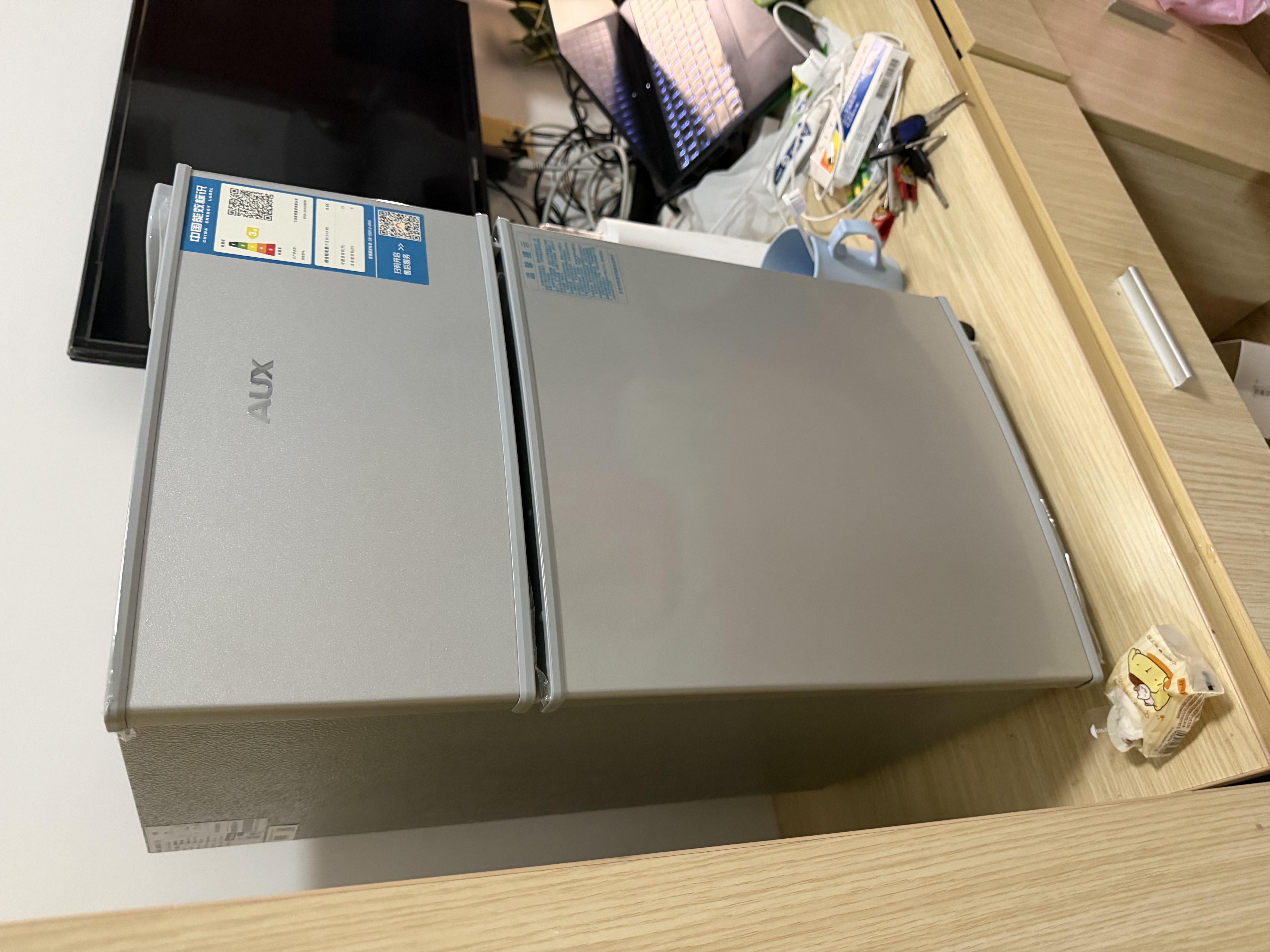 奥克斯家用双门迷你小型冰箱 冷藏冷冻保鲜小冰箱 宿舍租房节能电冰箱 【节能省电】126银【高效保鲜 铜管速冷】22L 实拍图