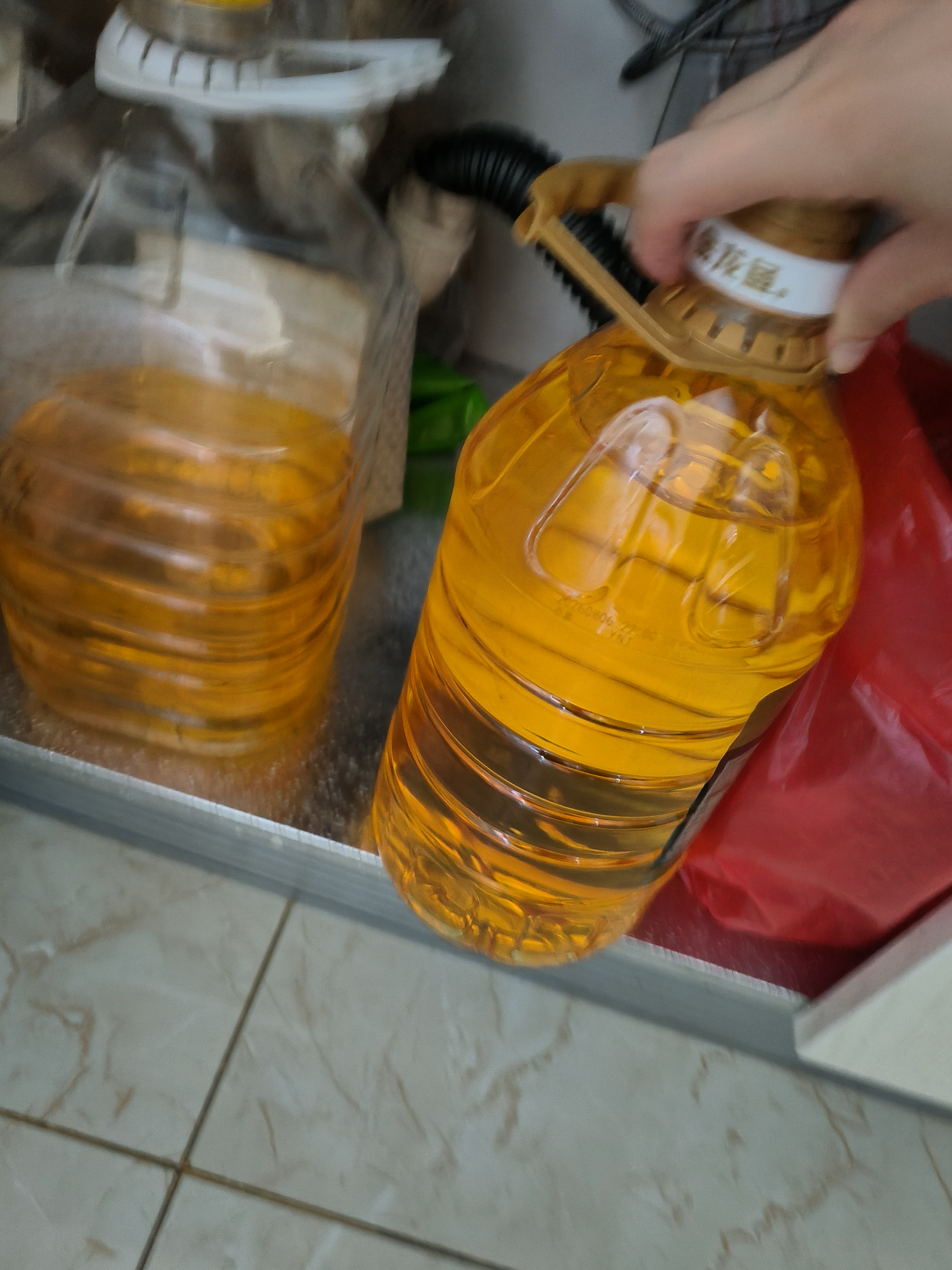 金龙鱼 食用油 非转基因 压榨 一级 纯正玉米油4L（新老包装随机发货） 实拍图