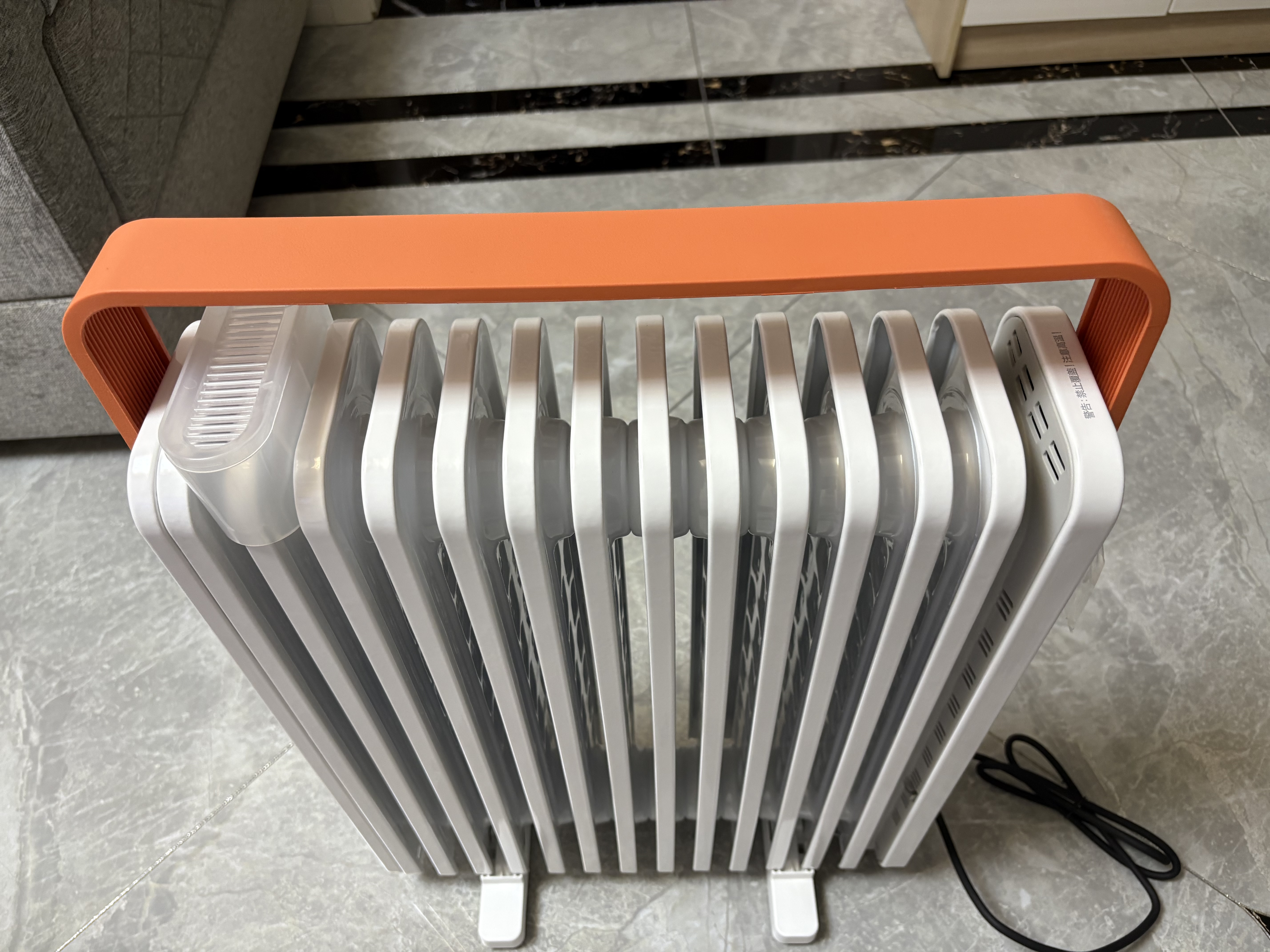 美的（Midea）【AI语音】油汀取暖器家用电热电暖器 婴儿防烫电暖气智能遥控 节能全屋速热加湿烤火炉 HYR22XGR 实拍图