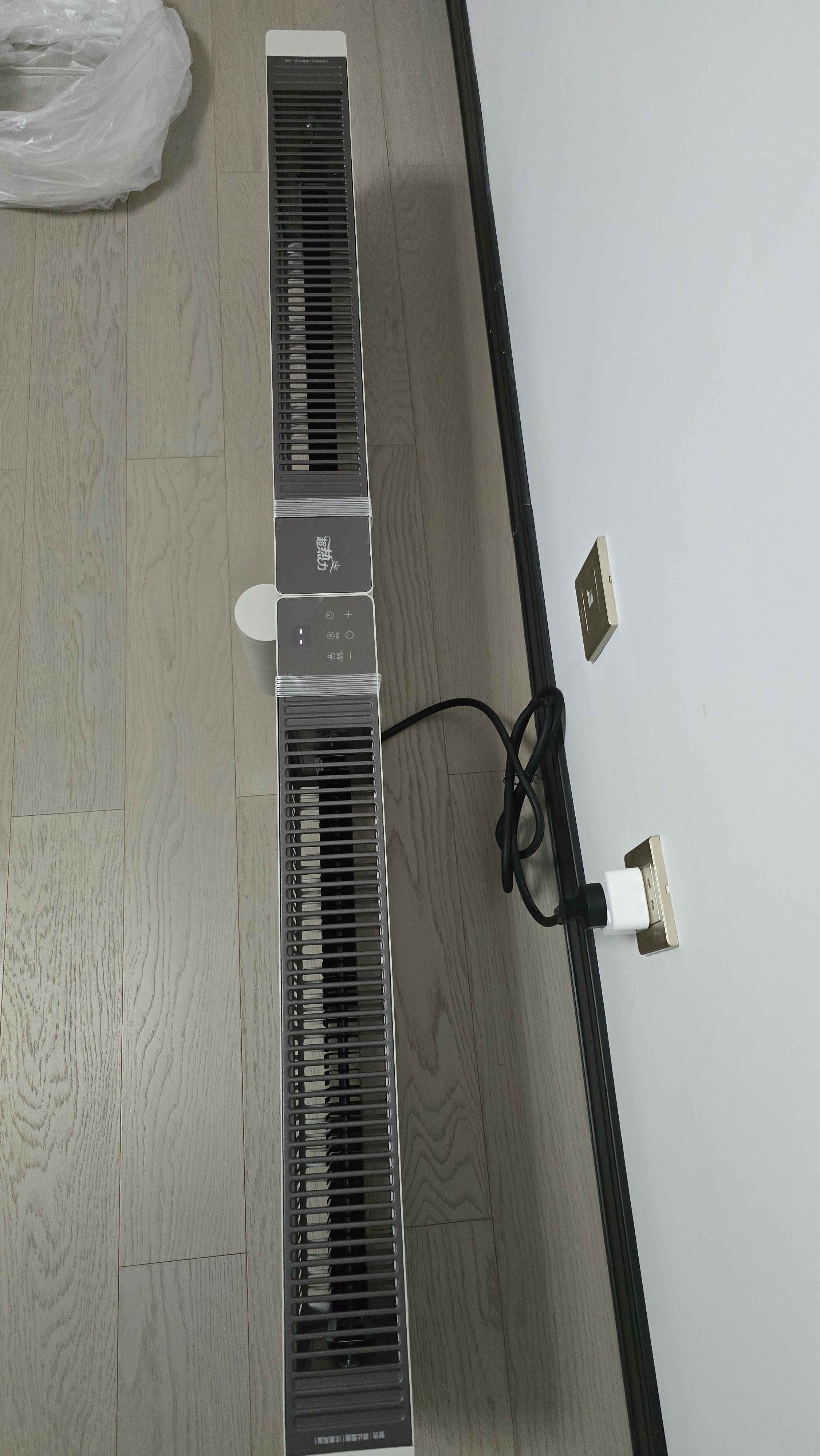 美的（Midea）【双擎石墨烯】折叠踢脚线取暖器家用大面积语音遥控电暖器 移动地暖2400W大功率电暖气片HDT24MDR 实拍图