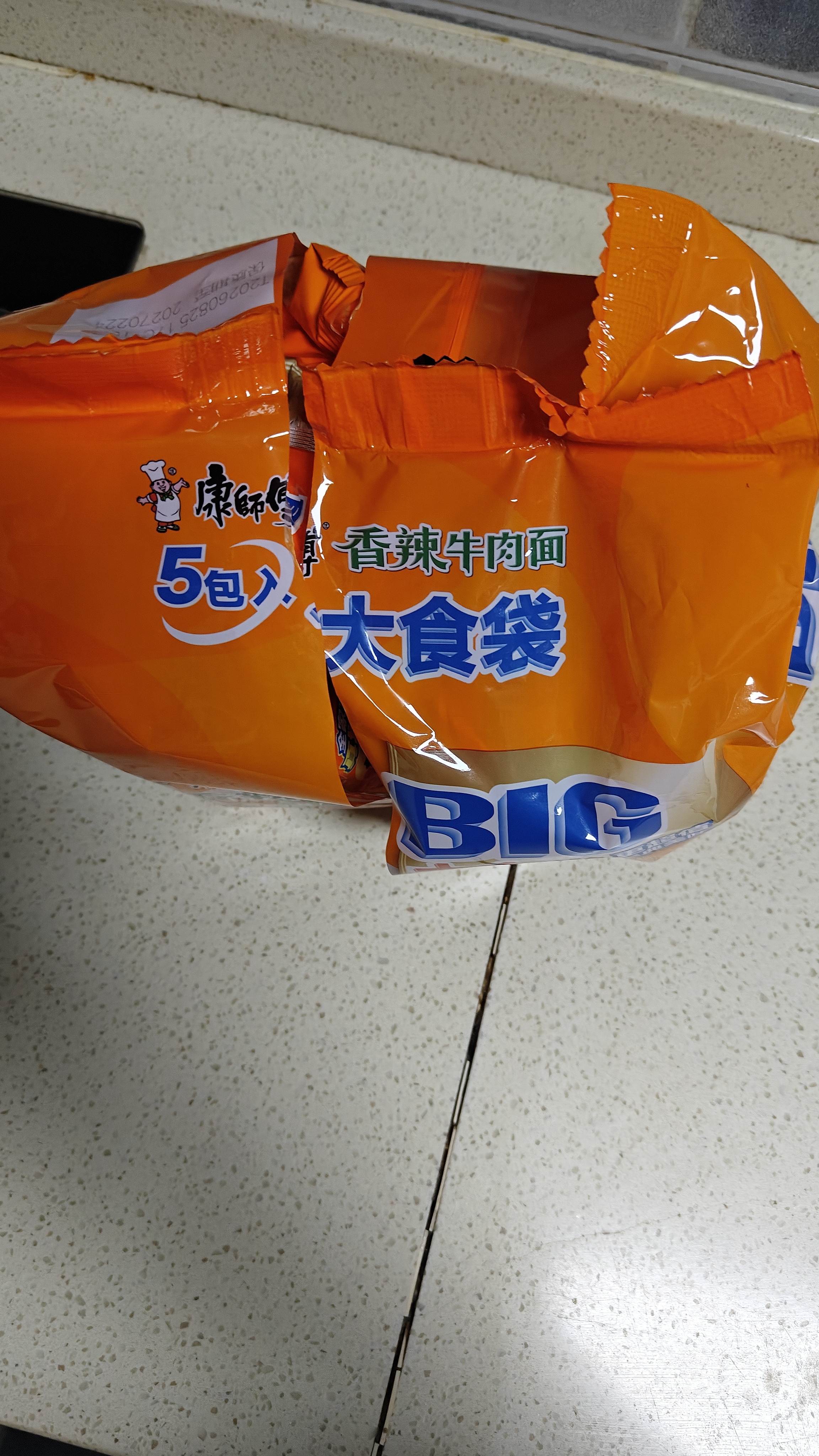 康师傅方便面 大食袋香辣牛肉面五连包138g*5 泡面袋装速食 方便食品 实拍图