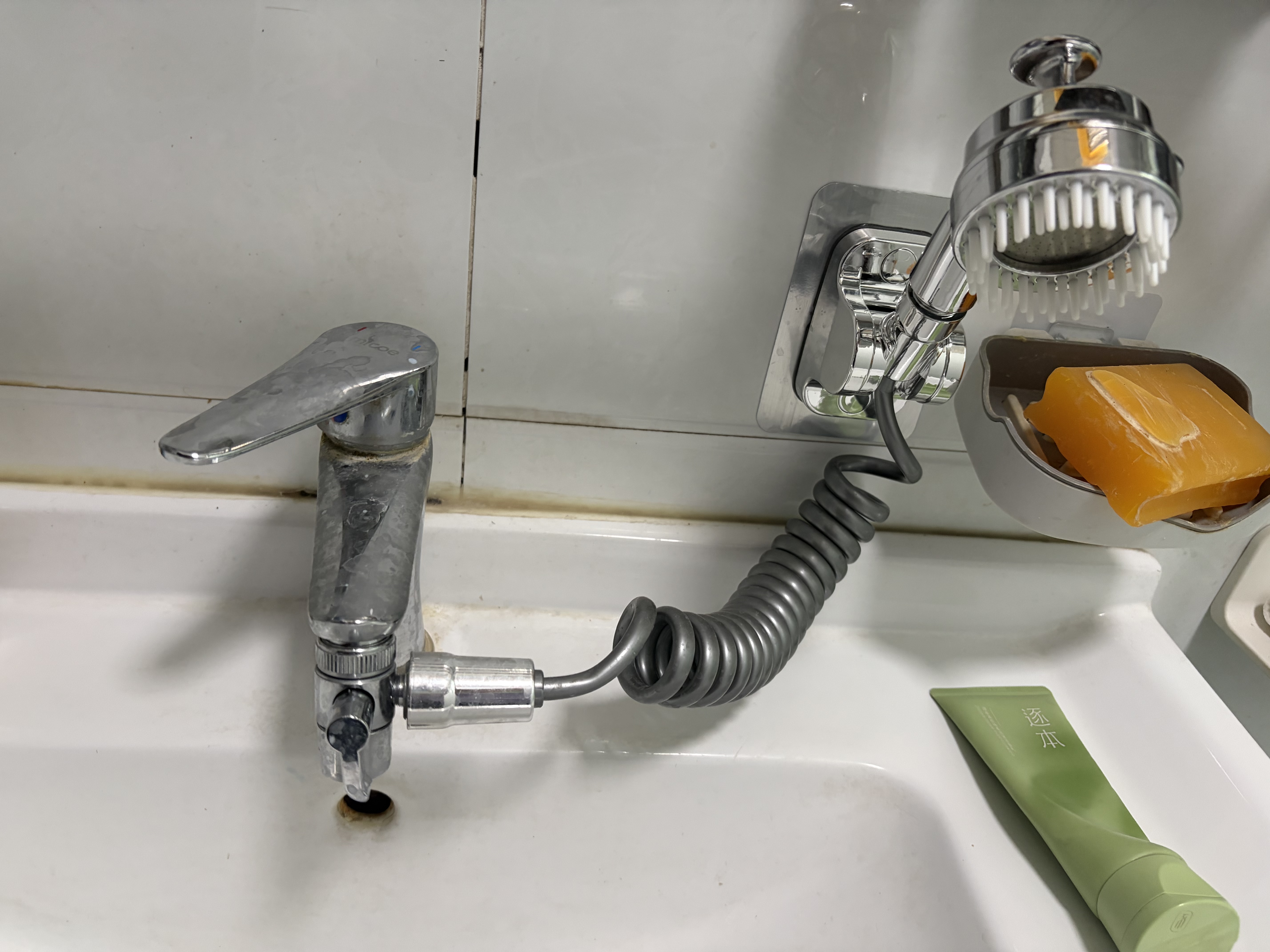 沐唯（muvi）水龙头延伸器外接增压花洒洗头神器洗脸面盆漱口一分二转接分流器 实拍图