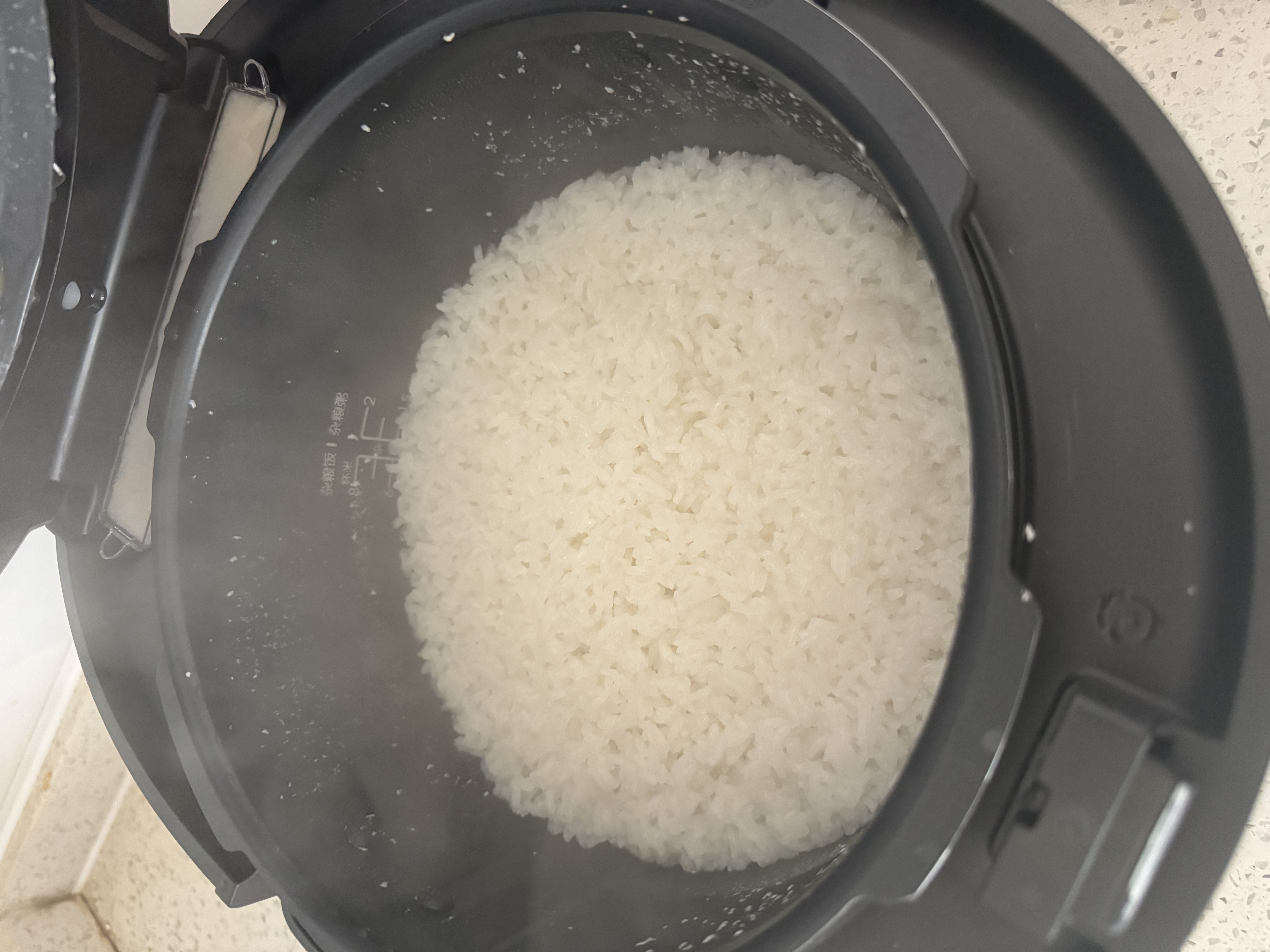 美的（Midea）低脂浓香超高压112KPa多功能一体电压力锅5L自动排气2200W猛火IH智能预约0涂层饭煲MY-S5892NF 实拍图