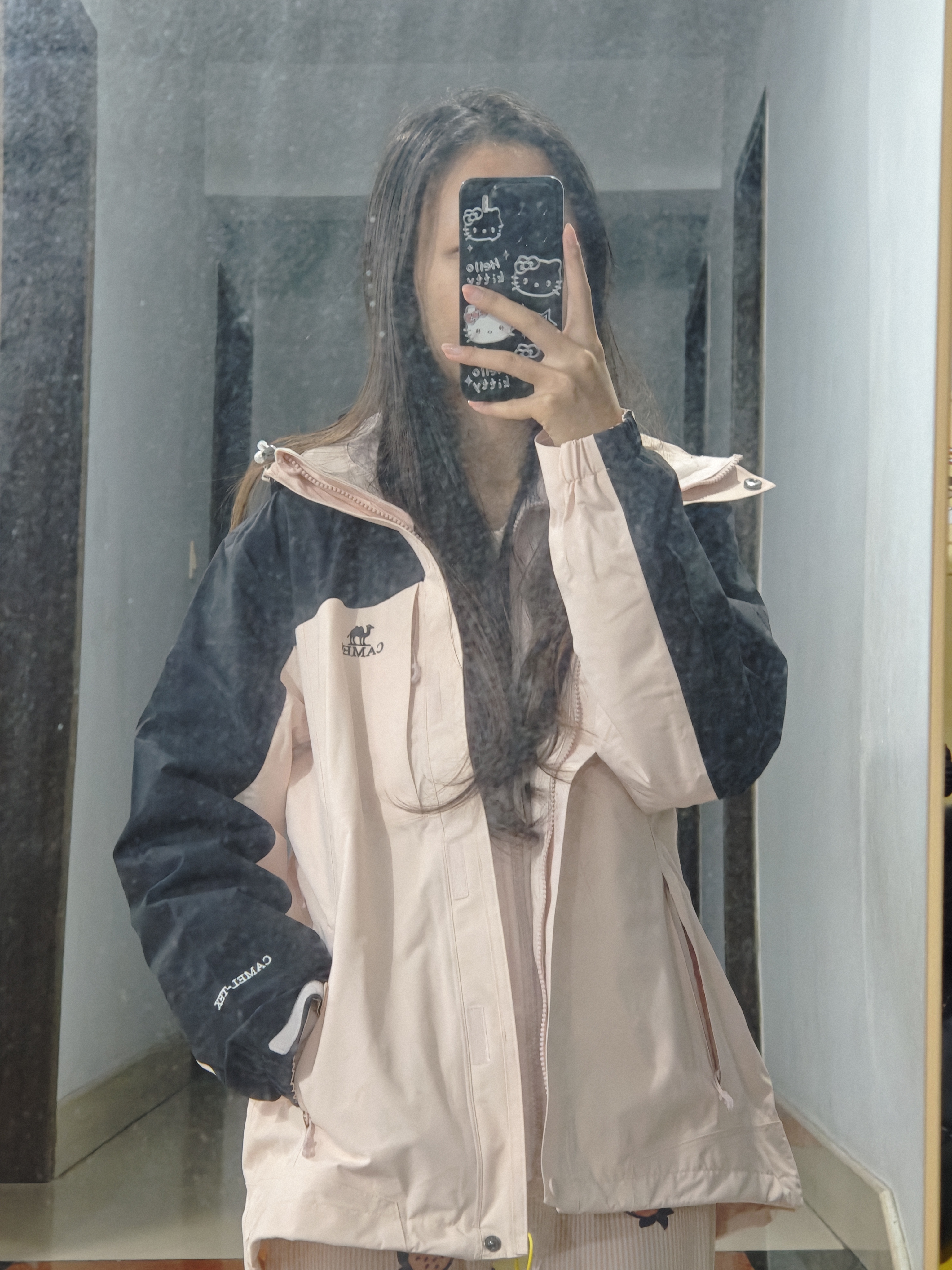 骆驼（CAMEL）三防冲锋衣户外登山服防水防风防污三合一保暖时尚运动外套 A9W114120-1X，木黛色/幻影黑，女款 L 实拍图