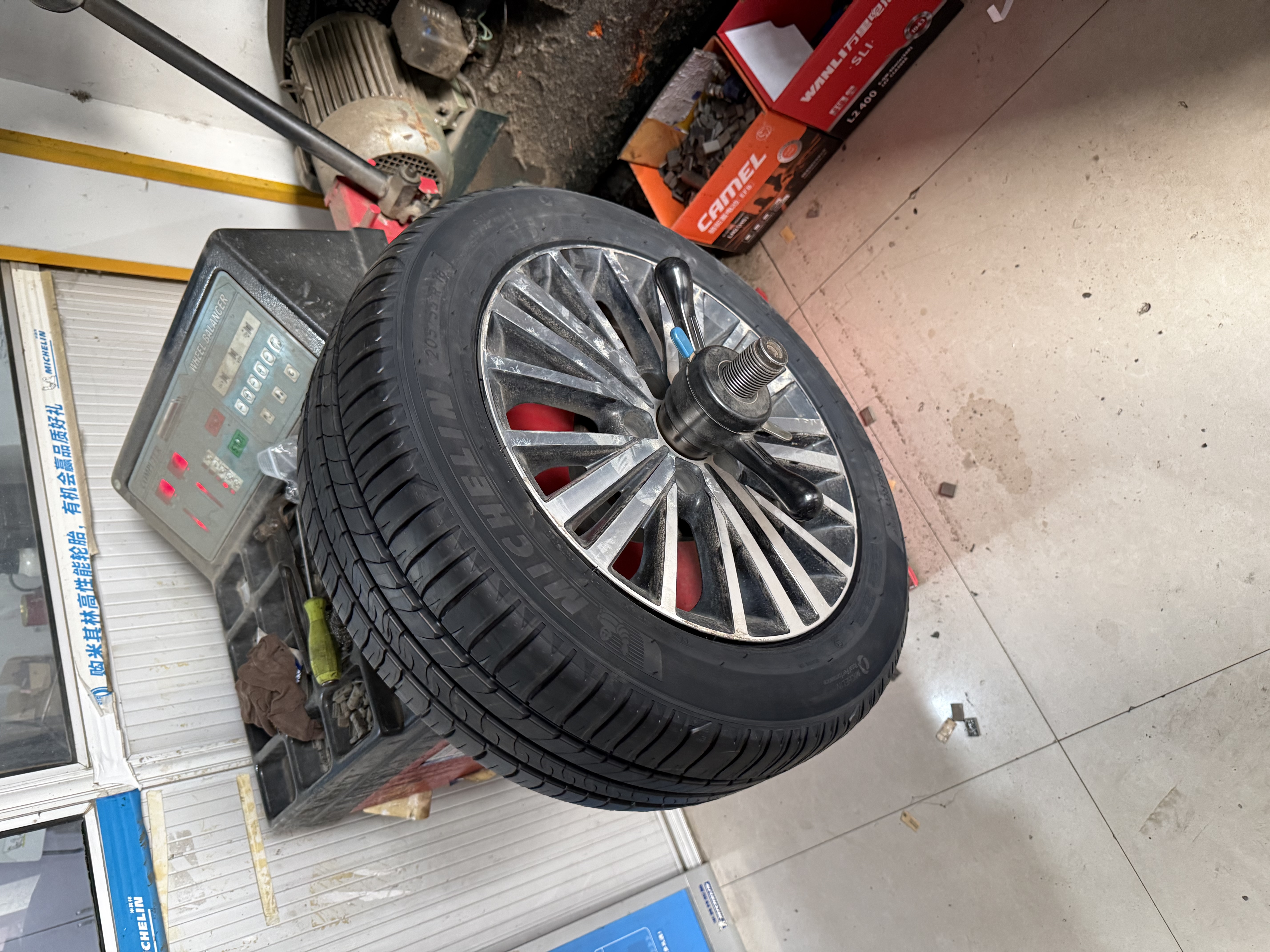米其林（MICHELIN）汽车轮胎 205/55R16 91V 耐越 ENERGY MILE 【月黑风高】 实拍图
