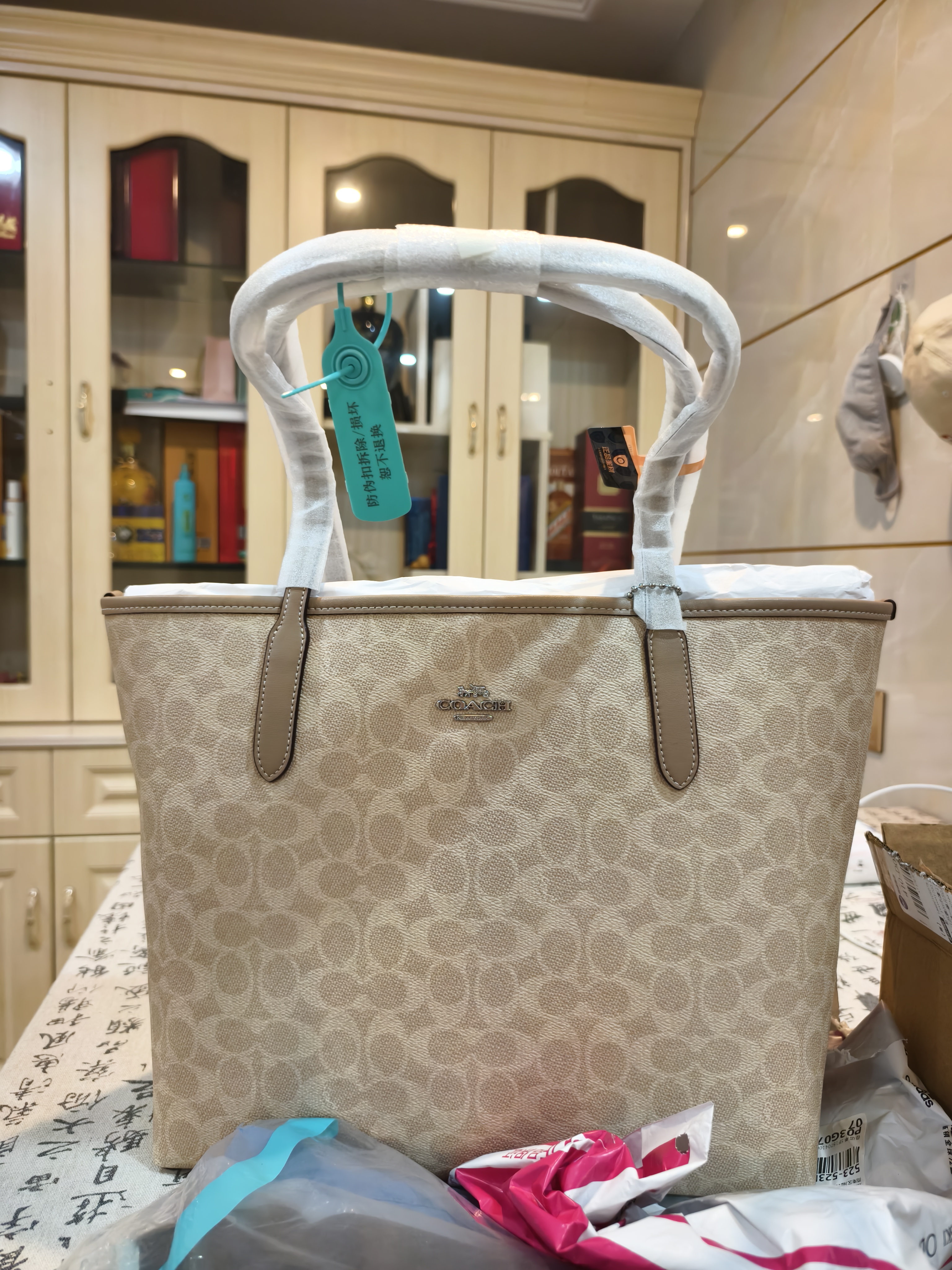 蔻驰（COACH）【品牌直供】女包CITY33通勤电脑包托特包CV976奶茶生日礼物 实拍图