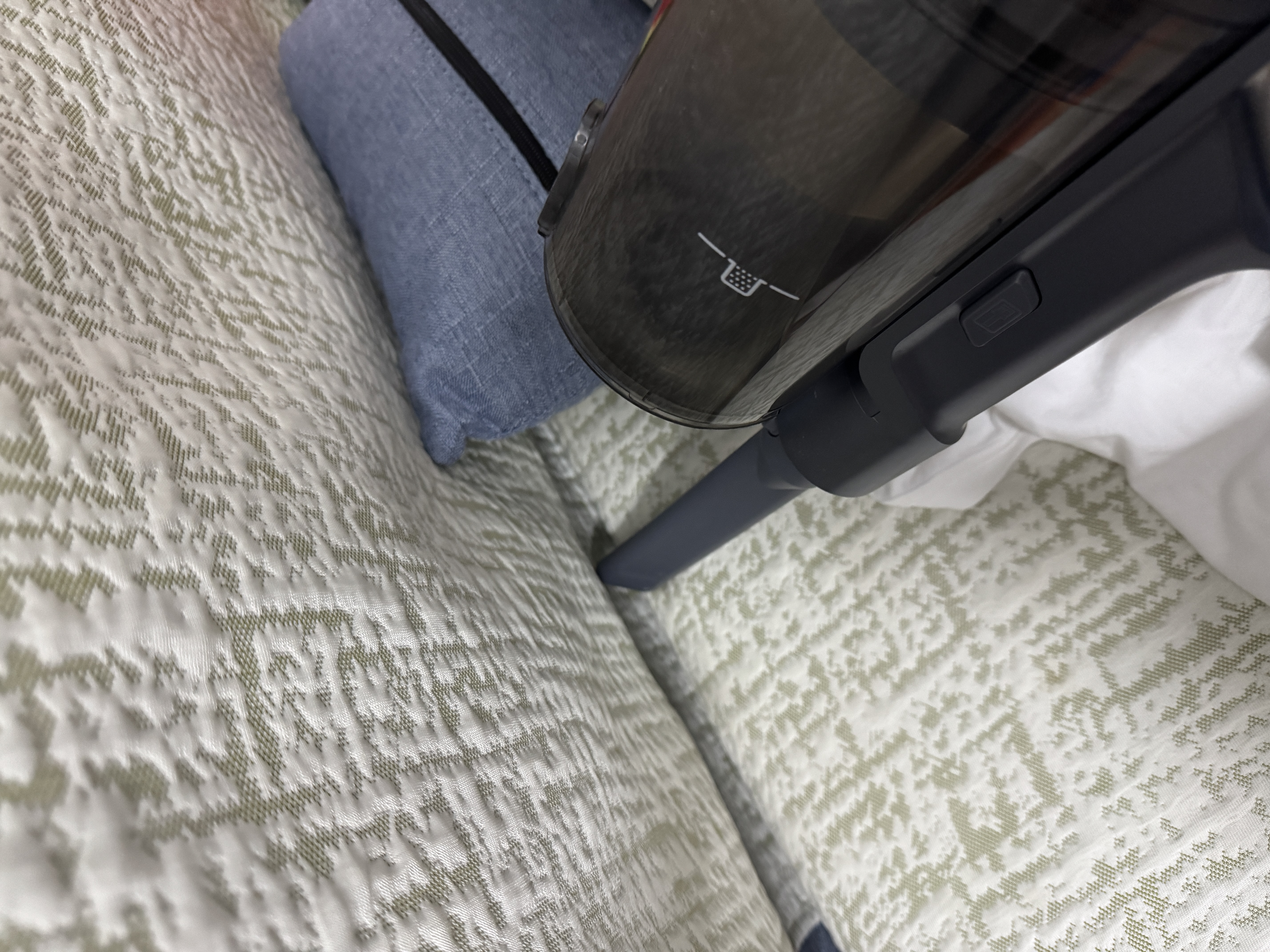 松下（Panasonic）【除尘神器】无线吸尘器家用大吸力手持绿光照显尘吸猫毛除尘四重过滤MC-A33H【双电池包长续航】 实拍图