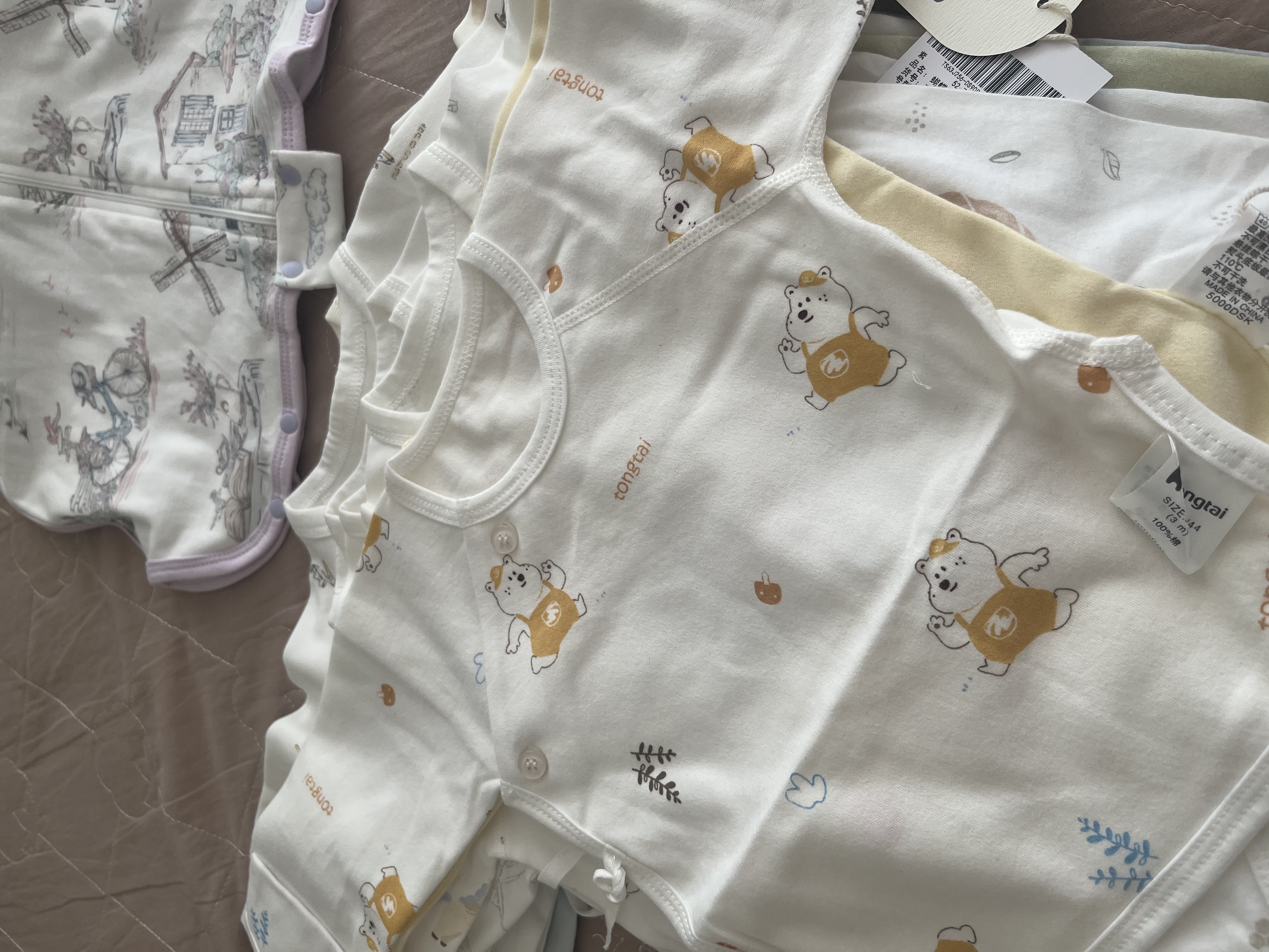童泰新生儿半背衣婴儿衣服纯棉四季0-3月宝宝上衣满月服2件装 黄色 59 实拍图