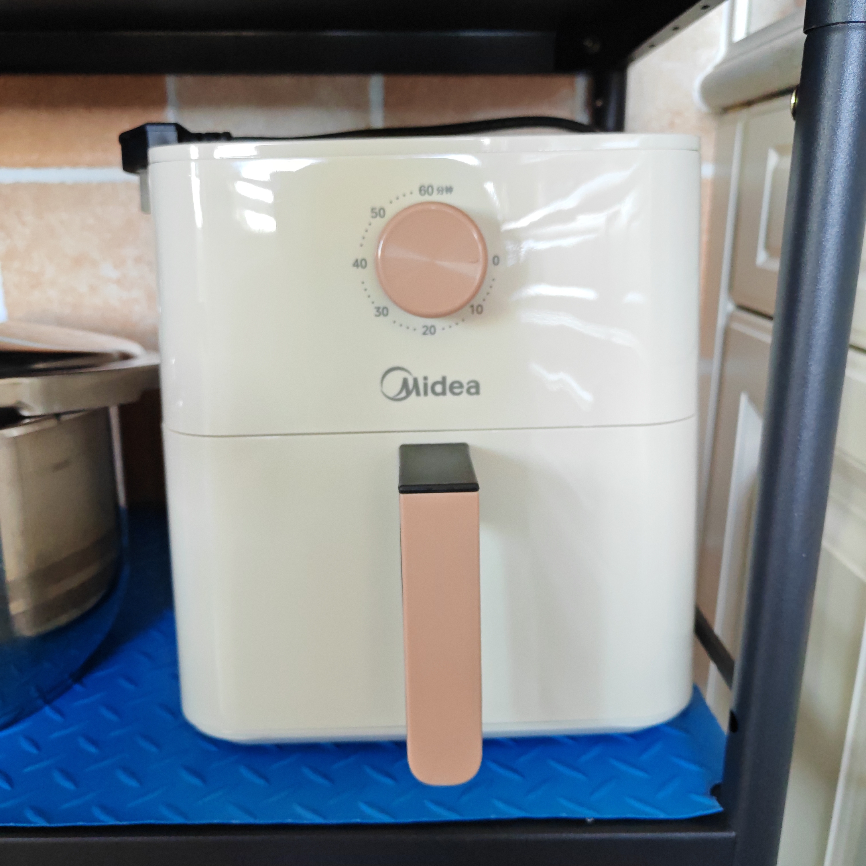 美的（Midea）蒸烤空气炸锅家用烘焙多功能一体机 京东自营轻音烘烤免翻面 旋钮4.5L实用小容量KZE4515 实拍图