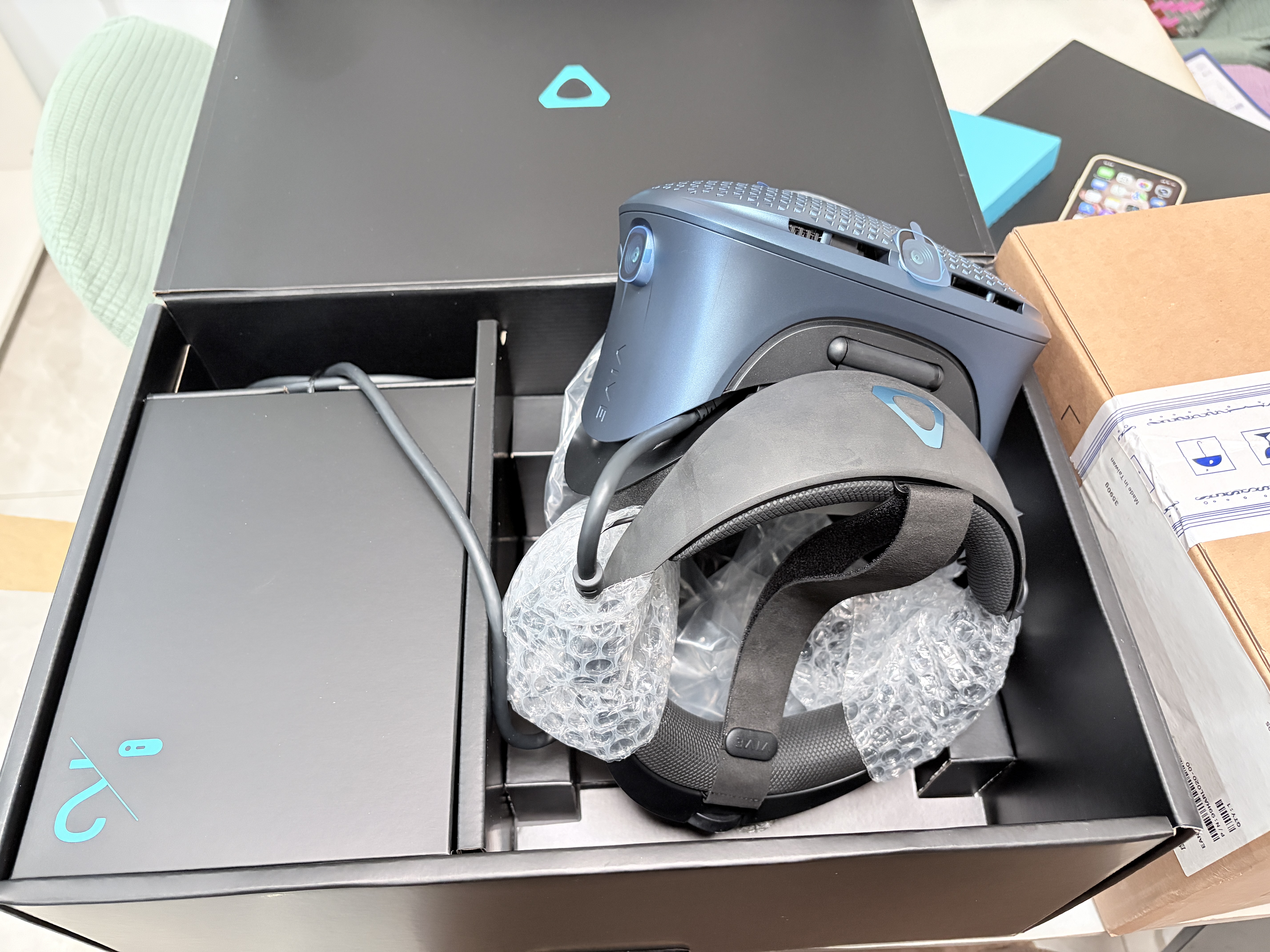 HTC VIVE PRO 2 VR一体机 智能PCVR眼镜1.0专业版套装cosmos元宇宙XR虚拟现实3D头盔大空间Steam体感游戏机 HTC VIVE Cosmos【P210】 实拍图
