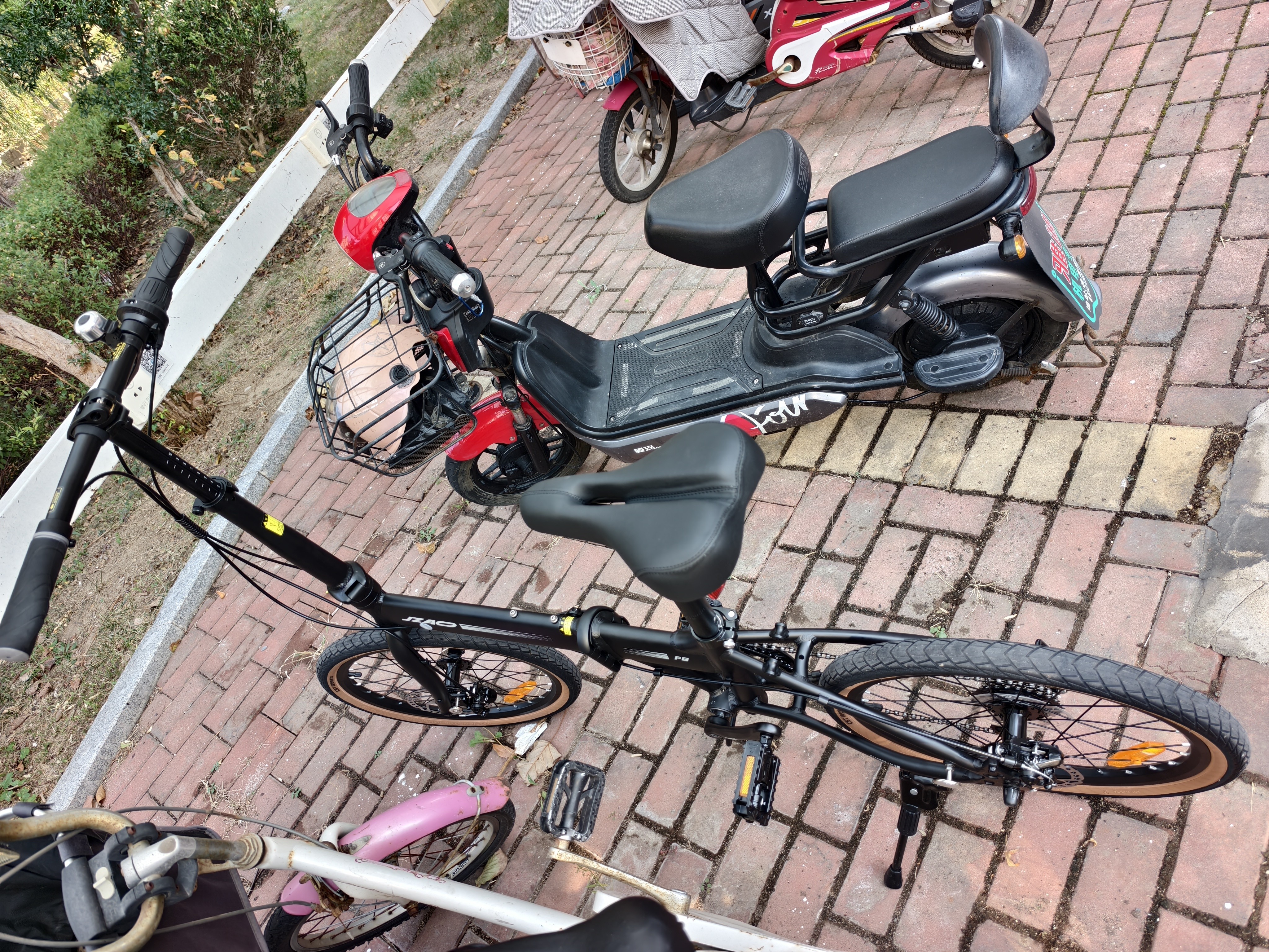 京东京造 F8折叠自行车禧玛诺7速铝合金20英寸成年人学生通勤单车陶瓷黑 实拍图