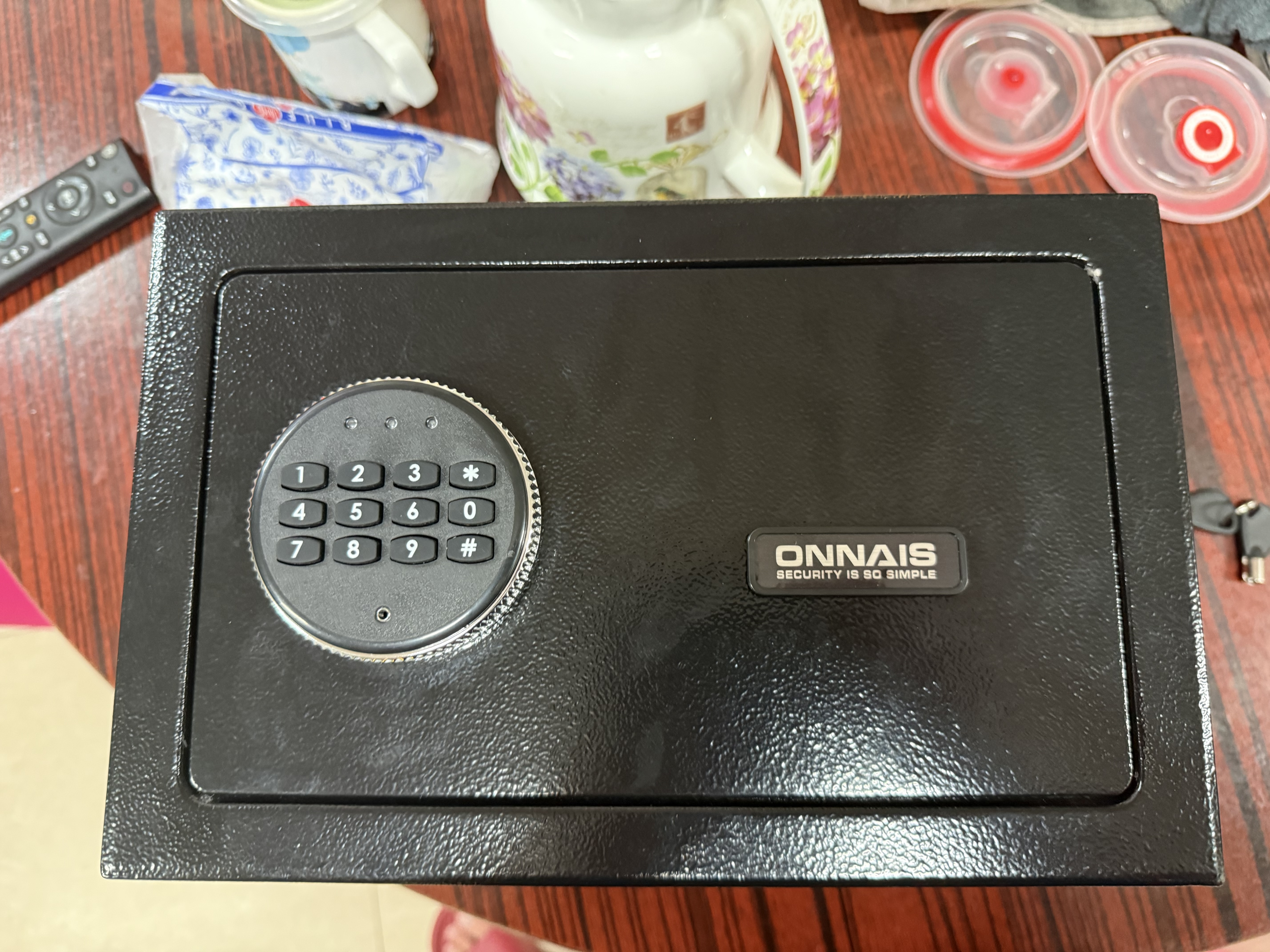 欧奈斯ONNAIS保险柜家用小型25cm办公密码WIFI保险箱防盗指纹入墙报警手机智能新款商用保管箱床头全钢保管柜 20cm尊贵黑单独密码（单独钥匙） 实拍图