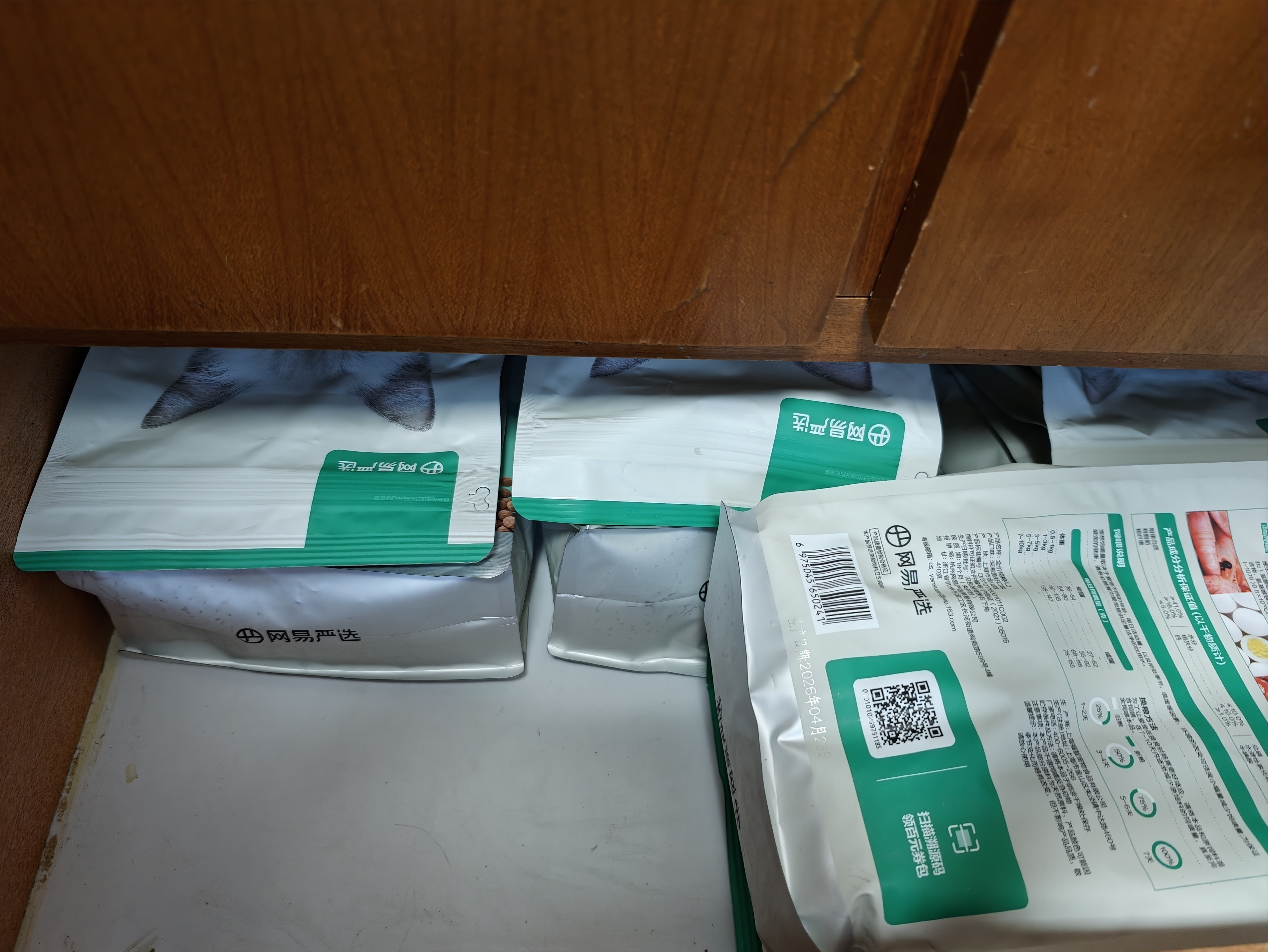 网易严选全价猫粮4.0成幼猫三文鱼亮毛养胃深海鱼虾1.8kg*4袋【宠物金选】 实拍图