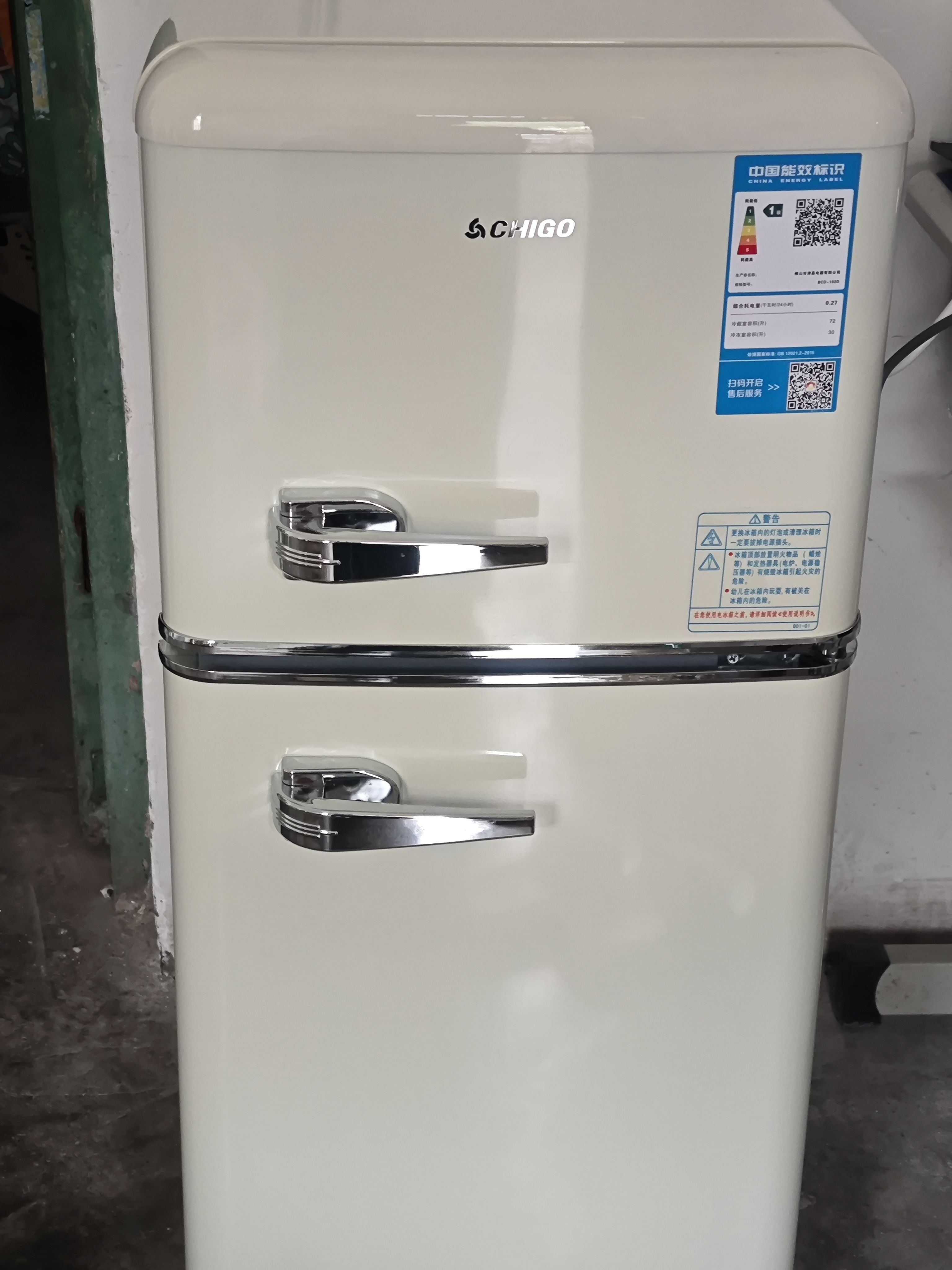 志高复古冰箱小型大容量家用租房电冰箱 化妆品网红冰箱冷藏冷冻一级能效小冰箱节能省电 【云漫白】102L复古冰箱【7档调温 轻奢韵味】 实拍图