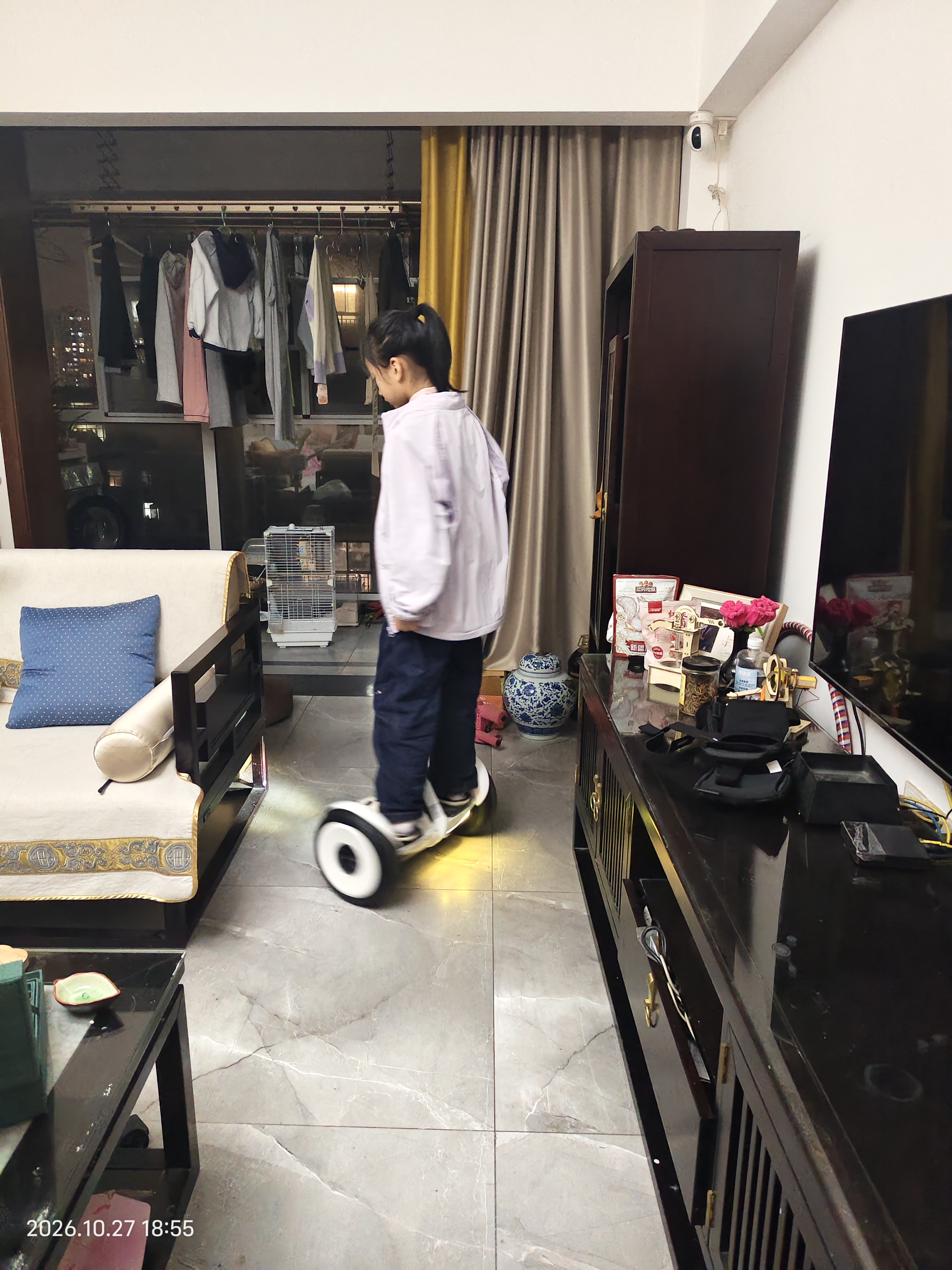 九号（Ninebot）电动平衡车Mini白色智能代步长续航腿控送物生日礼物玩具两轮电动车成年人体感小九 实拍图
