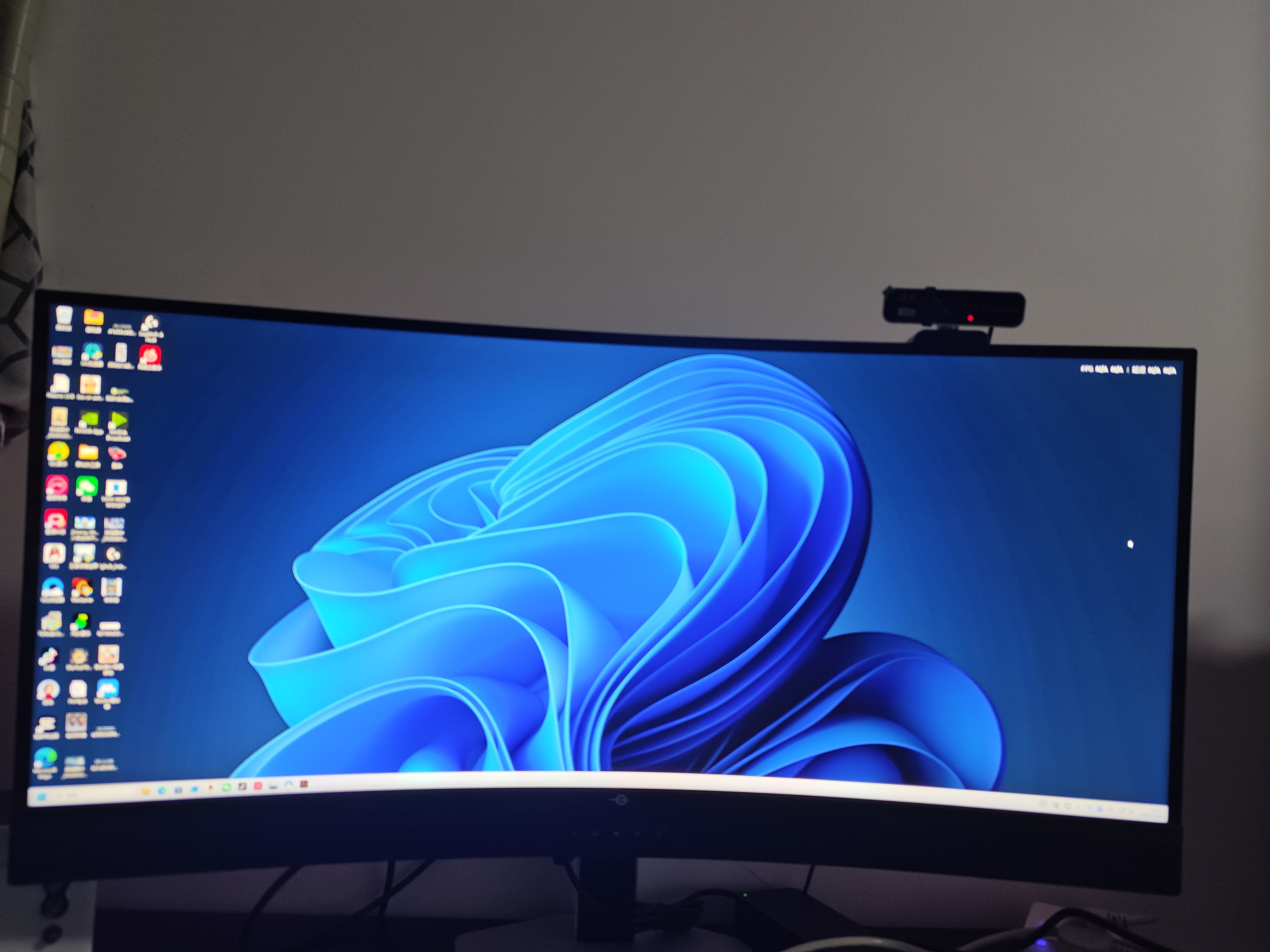 泰坦军团34英寸 QD量子点MiniLED 曲面带鱼屏 HDR1000 WQHD 240Hz 内置音箱 智能分屏准4K电竞显示器M34E7S 实拍图