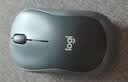 罗技（Logitech）M185鼠标 无线鼠标 办公鼠标 对称鼠标 黑色灰边 带无线2.4G接收器 实拍图