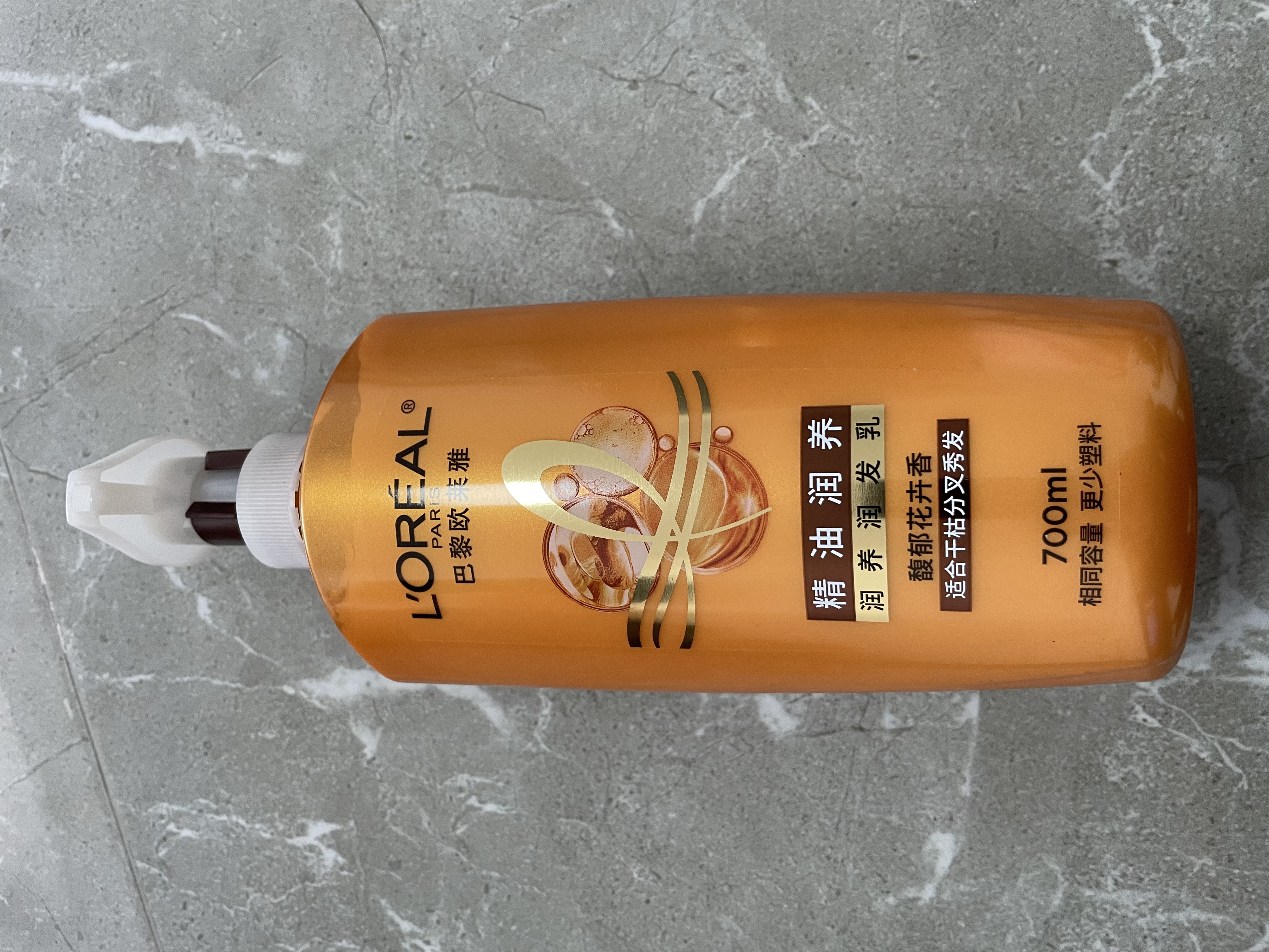 欧莱雅精油润养润发乳700ml 柔顺顺滑护发素(适合干枯发质) 实拍图