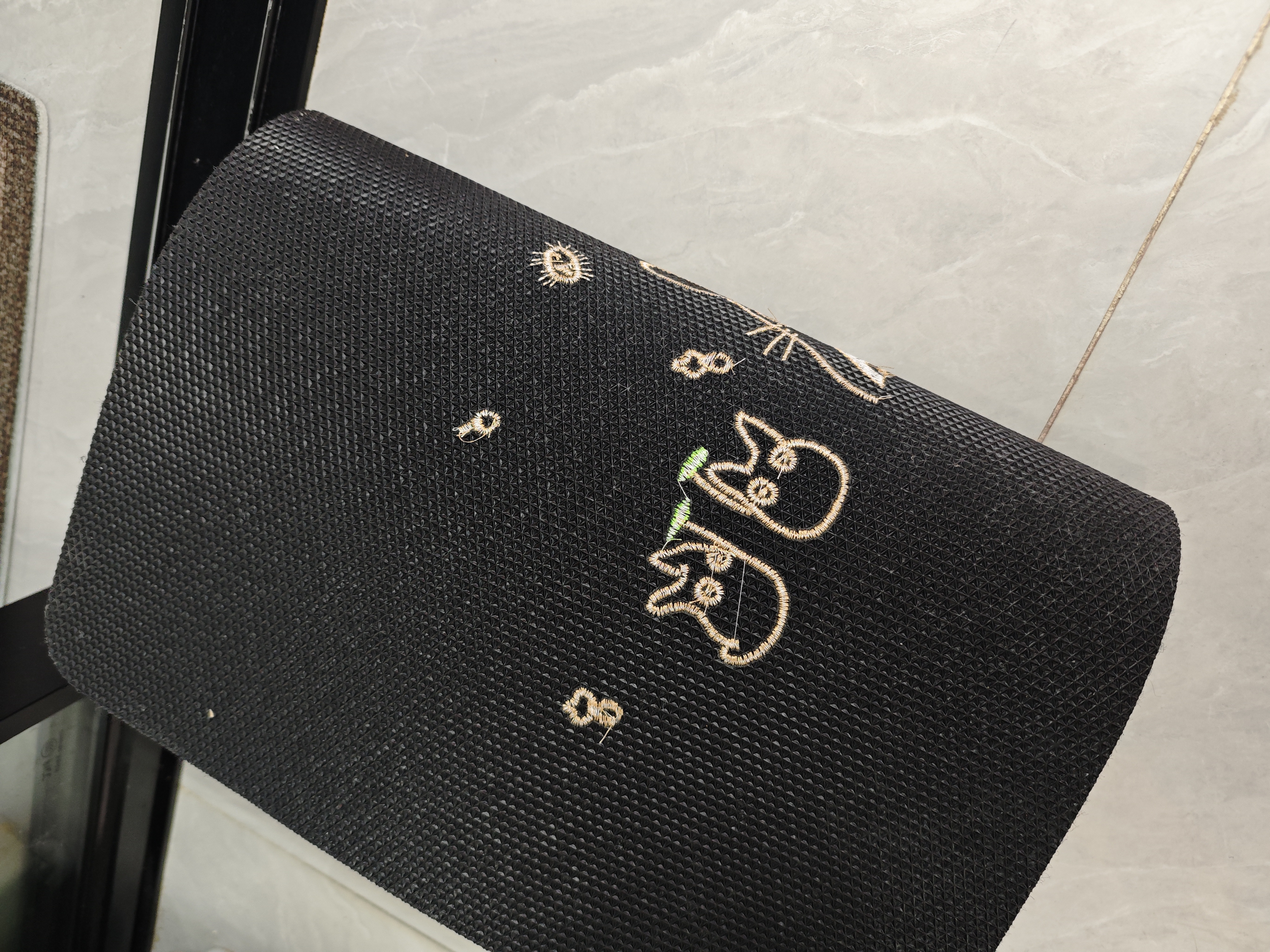 quatrefoil家用刺绣入户门地垫防滑吸水可剪裁 龙猫灰色40*60cm 实拍图