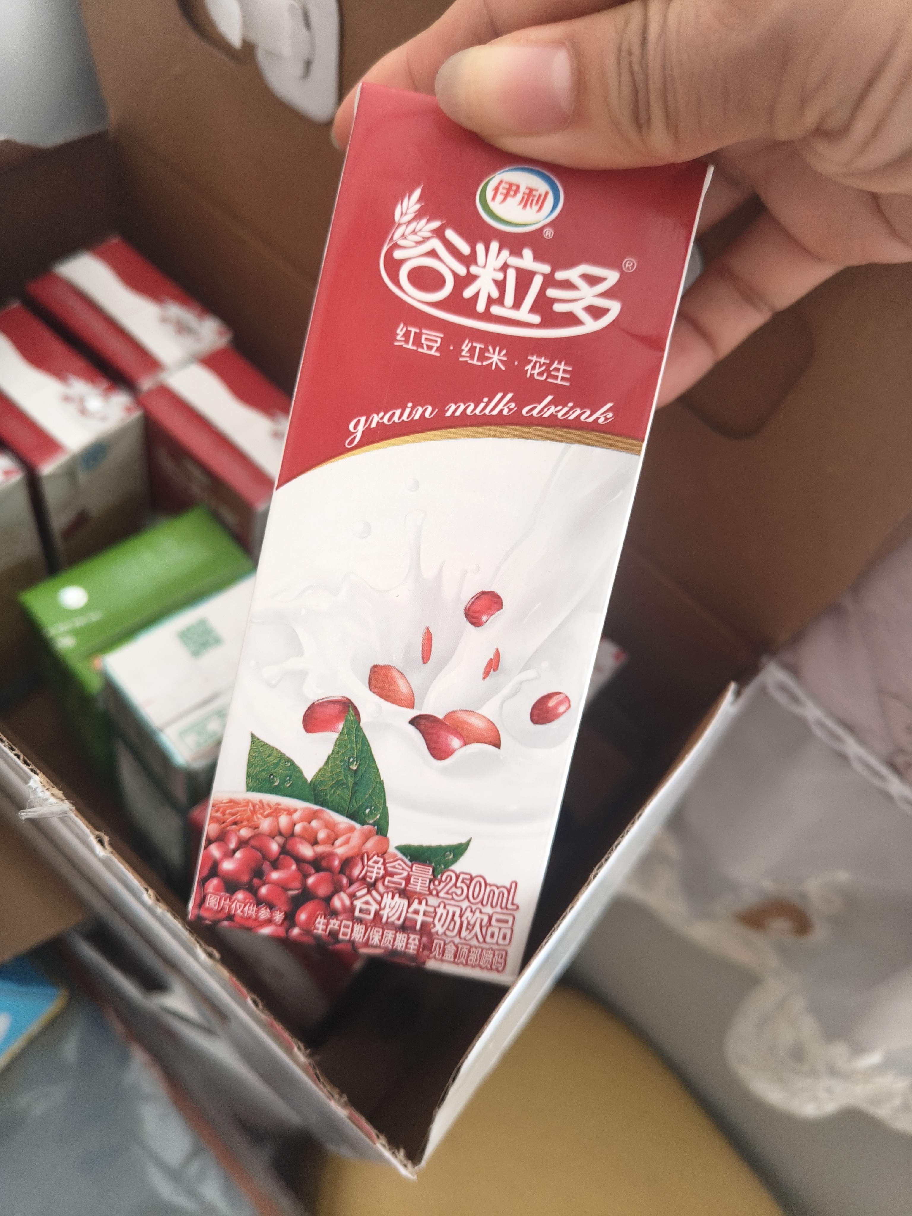 伊利谷粒多 红谷牛奶饮品整箱 250ml*12盒 礼盒装 实拍图