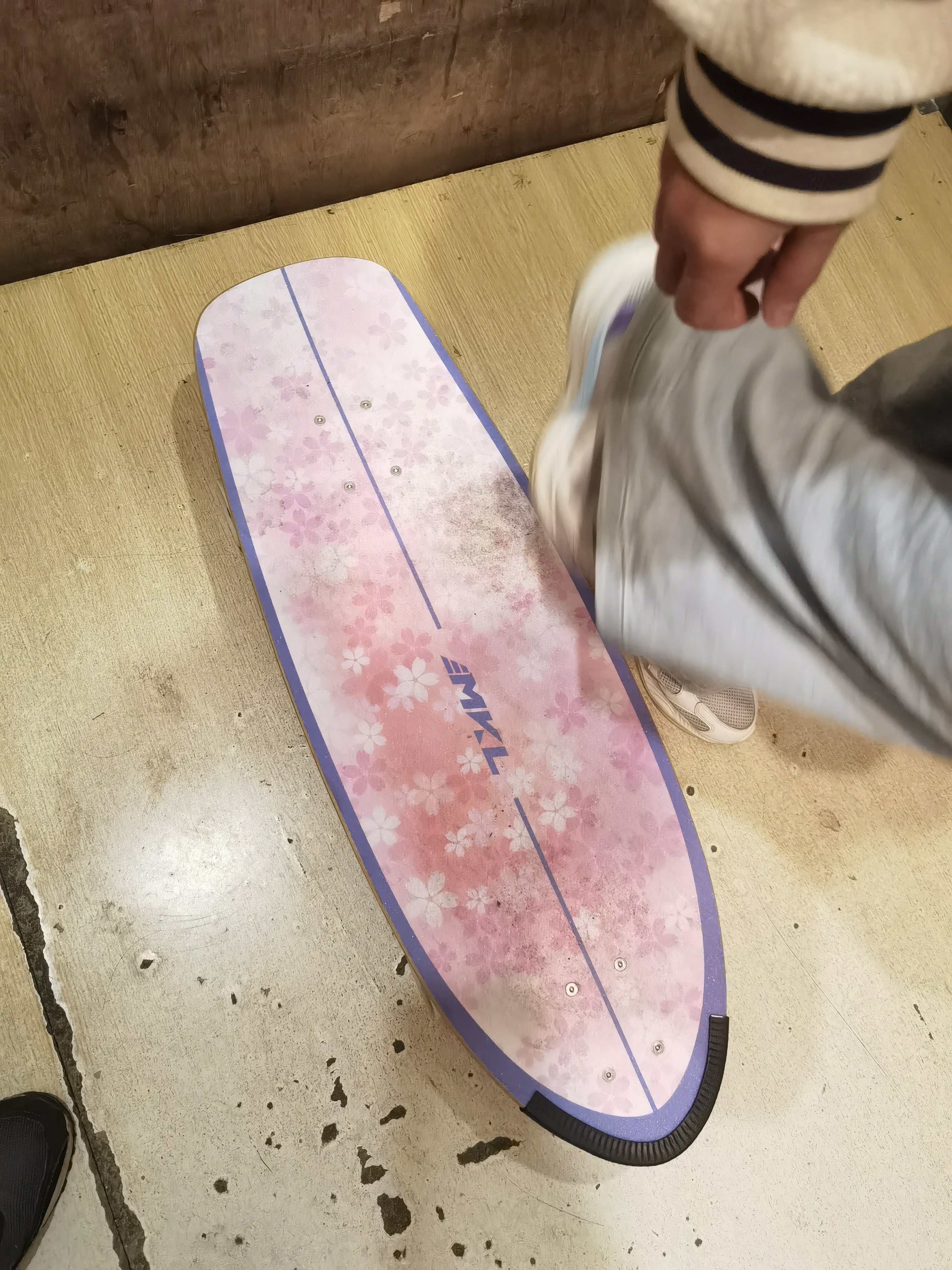 迈卡龙S7陆地冲浪板初学者滑板成人儿童专业刷街代步免蹬地陆冲板大鱼板 S7-30寸落樱缤纷 实拍图