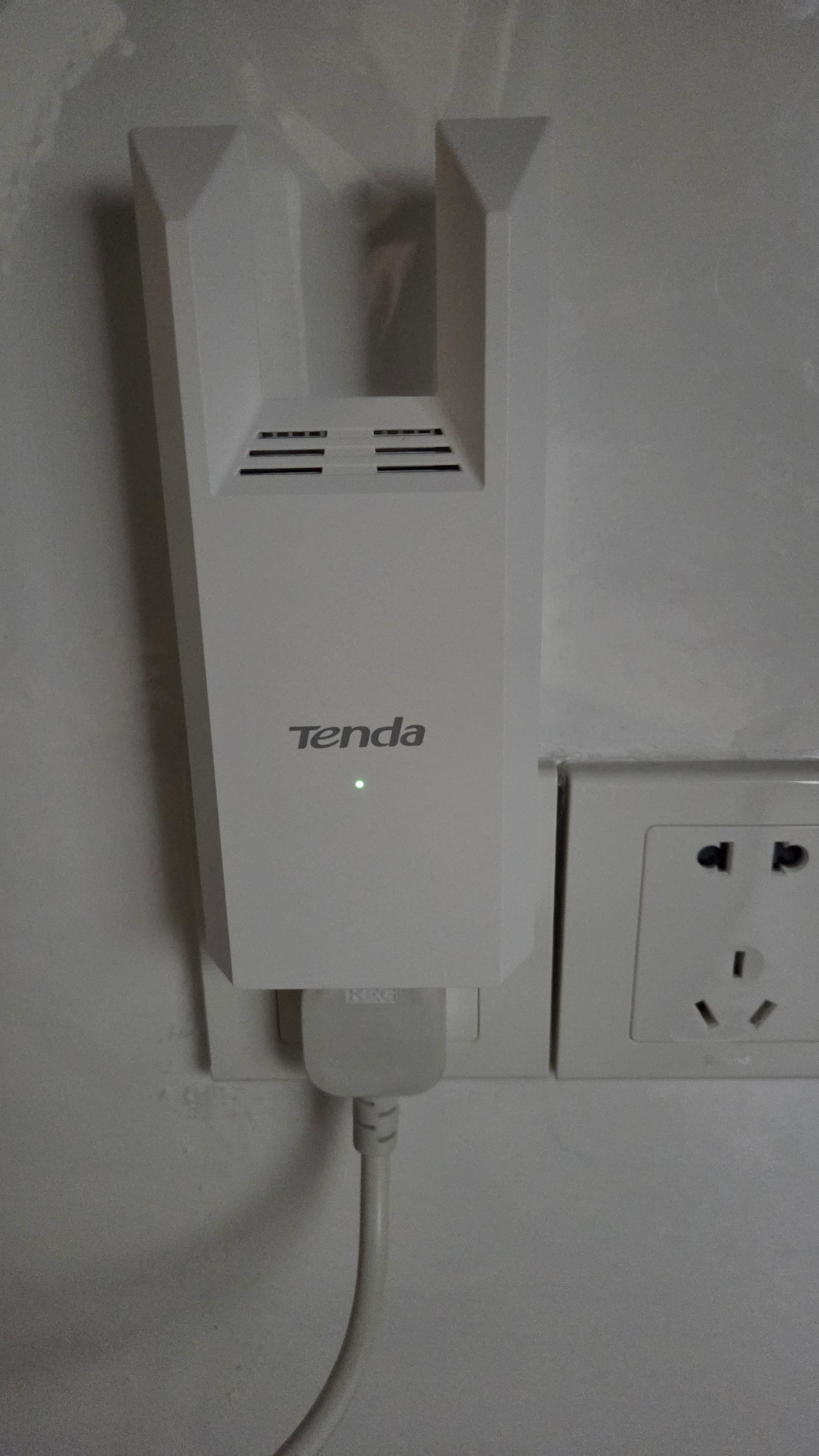 Tenda腾达1200M wifi信号放大器双频5G增强 千兆网口 wi-fi扩大中继 无线网络AP全屋覆盖扩展器A18PRO 实拍图
