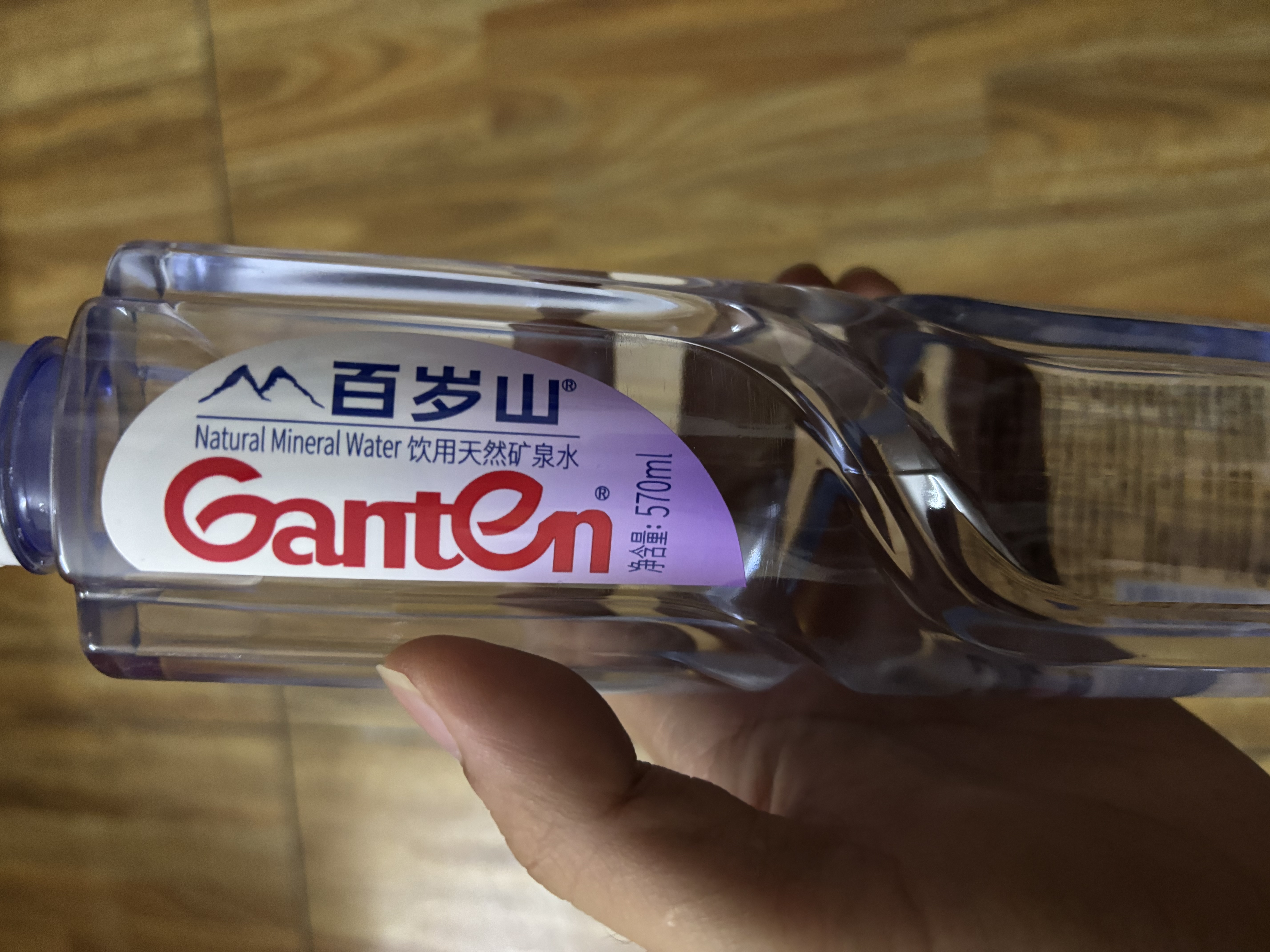 景田百岁山 天然矿泉水 570ml*24瓶 整箱装 会议办公 日常健康饮用水 实拍图