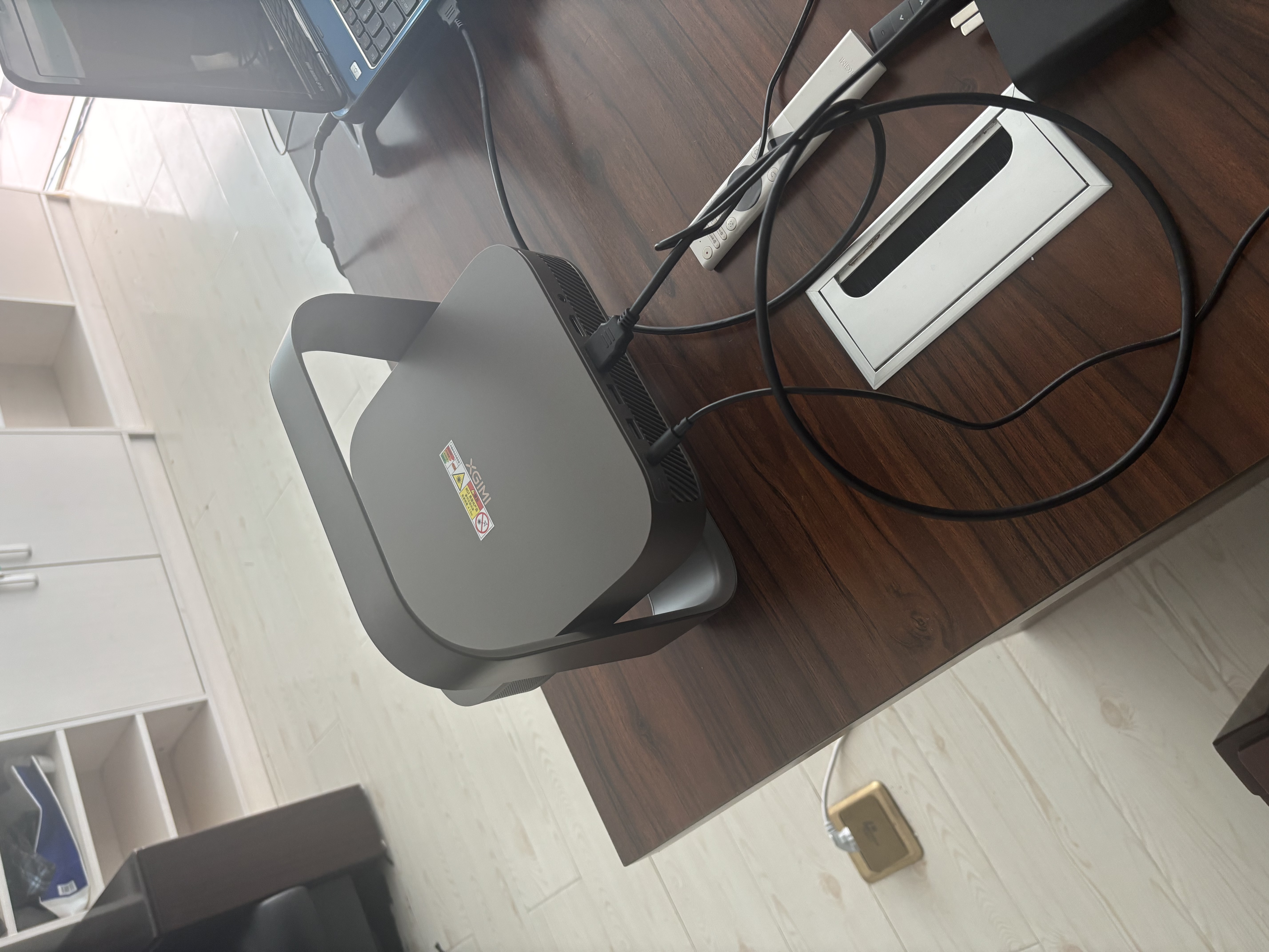 极米（XGIMI）Z9X 4K 高亮版 升级1600CVIA 轻薄4K光学变焦三色激光投影 家用投影仪办公会议无线投屏国家补贴 实拍图
