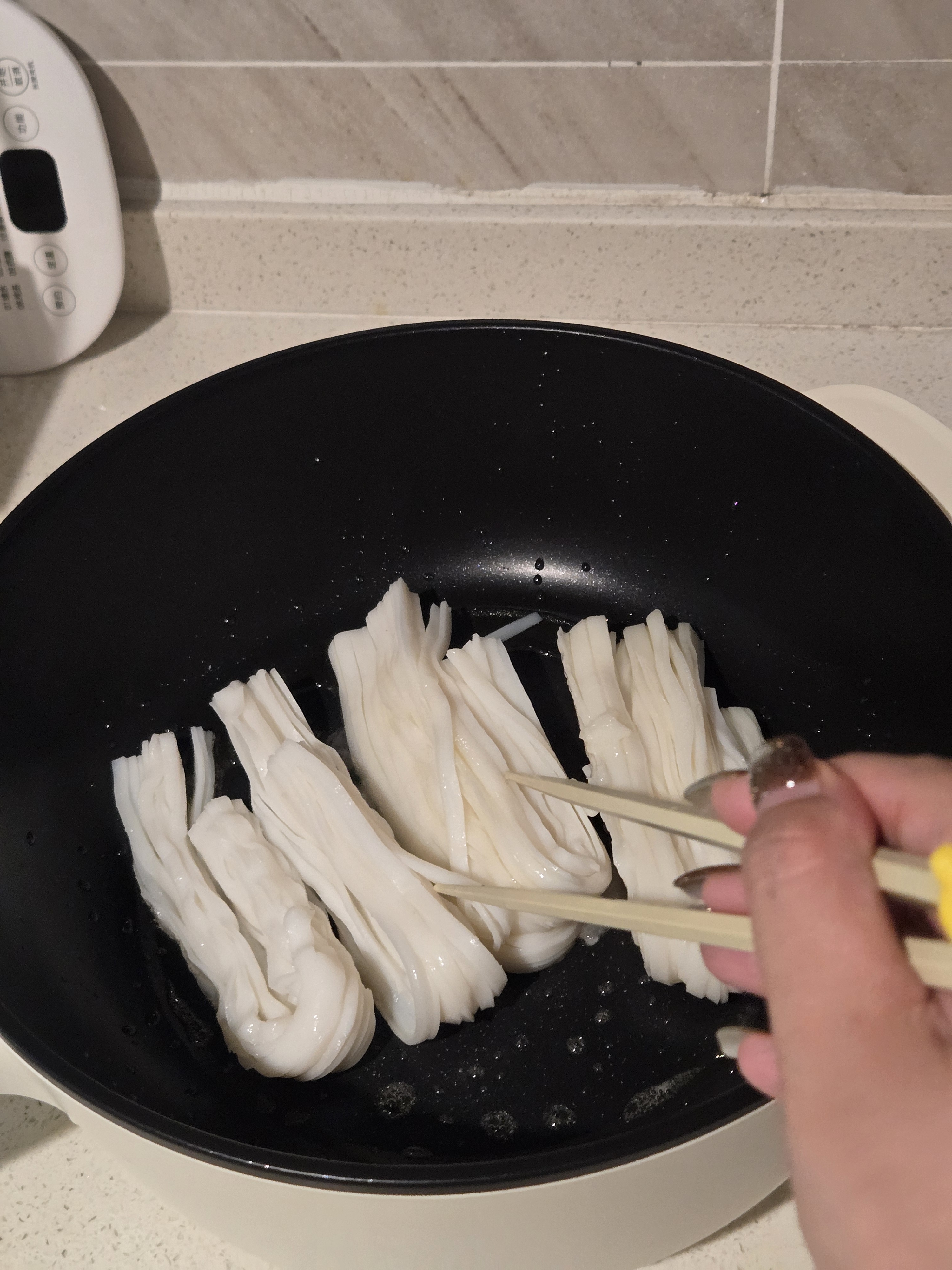 小熊（Bear）电炒锅 电火锅 电煮锅家用多功能蒸煮煎炒一体大功率炒菜锅电热锅4.5L DCG-B28D3配蒸笼 实拍图