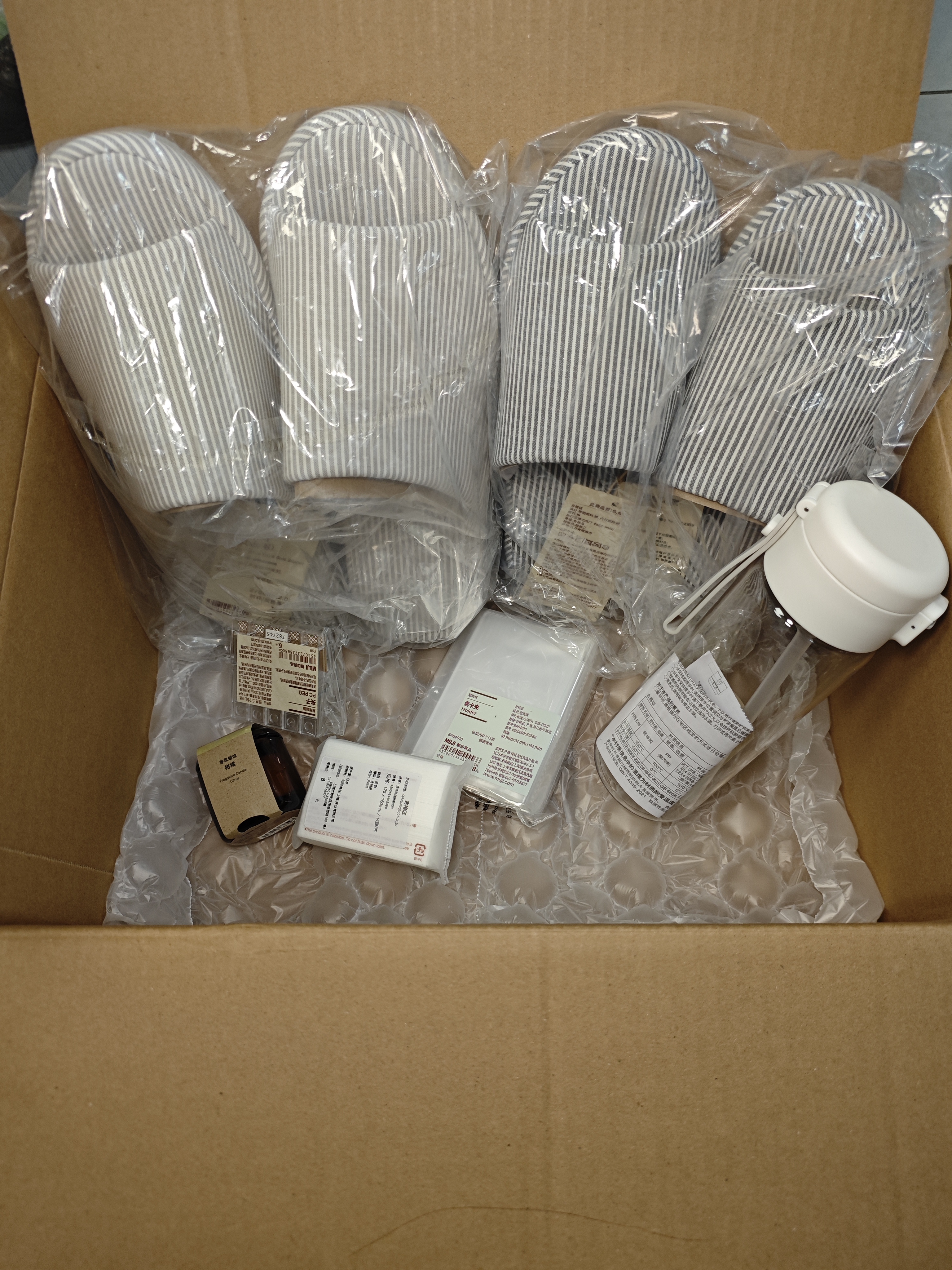 MUJI 聚丙烯 票卡夹 卡片收纳册 8A64010 纵型/60个口袋/侧面收纳 实拍图