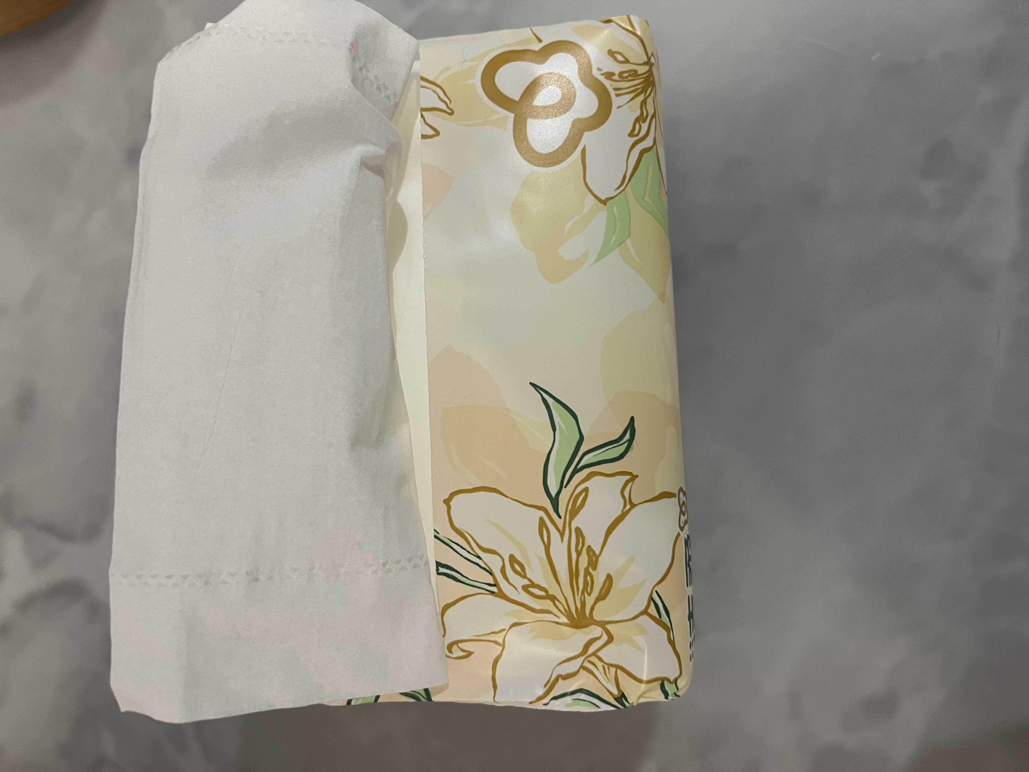 洁柔抽纸 繁花系列3层100抽*20包 可湿水面巾纸 柔韧卫生纸 整箱纸巾 实拍图