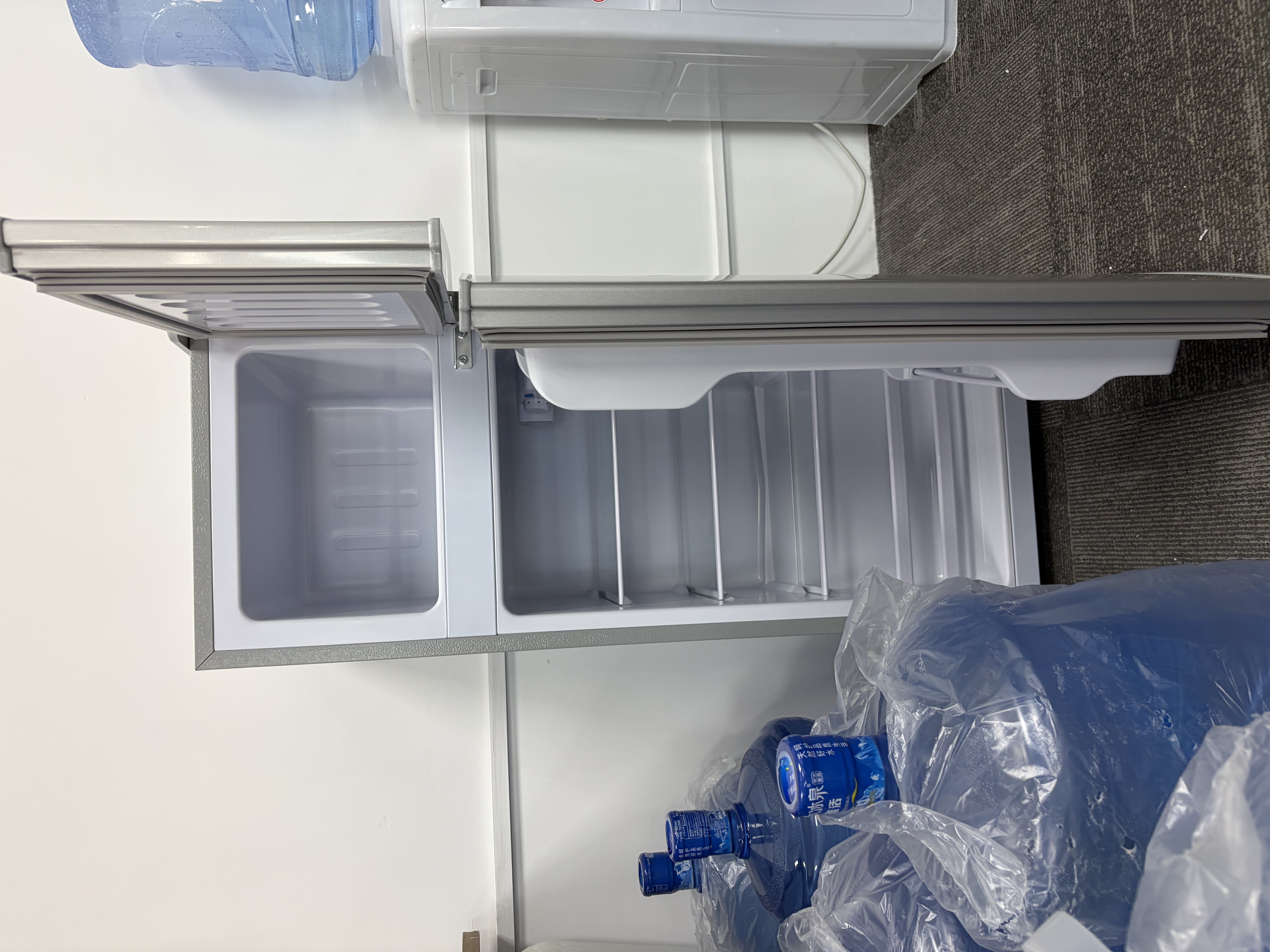 奥克斯（AUX）小冰箱家用小型迷你冷藏冷冻两用出租房宿舍用节能省电寝室办公室电冰箱 【净化去味】186银色【一级能效 铜管速冷】70L 实拍图