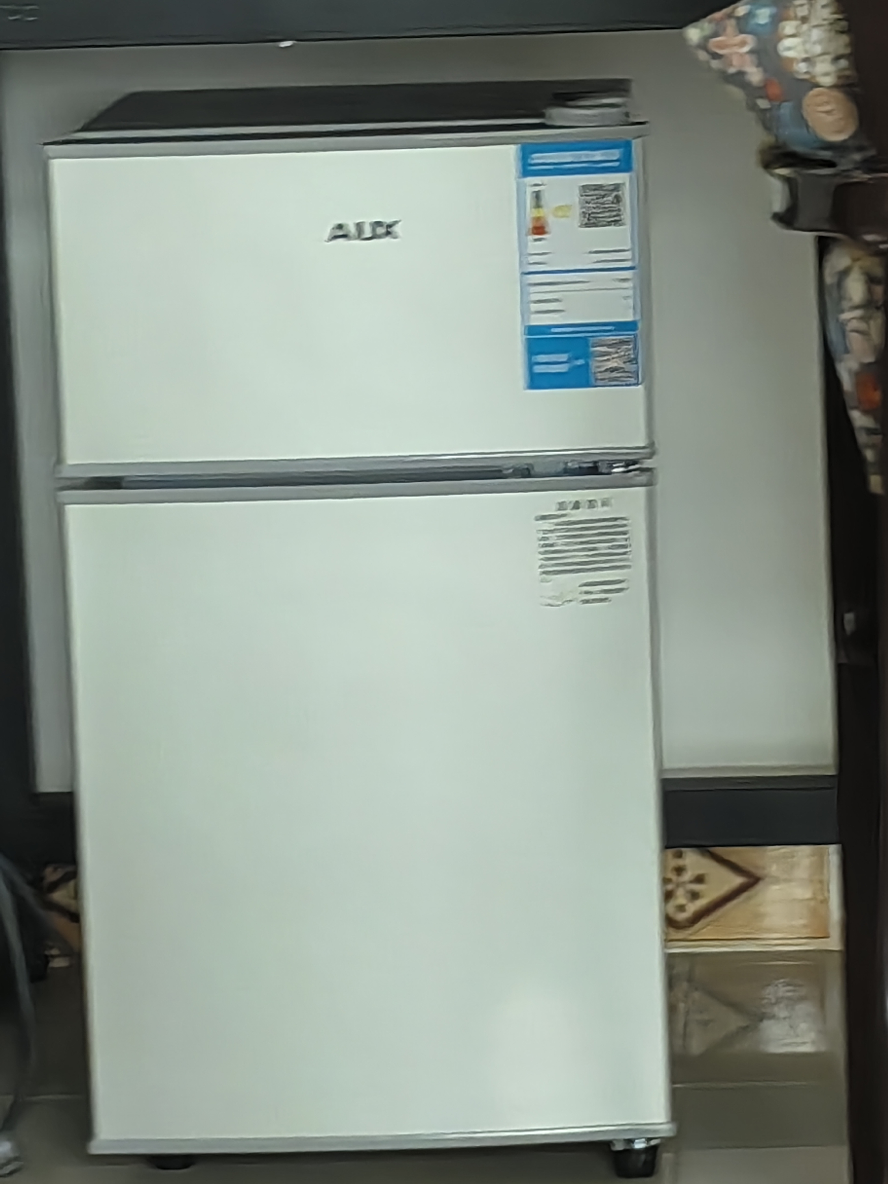 奥克斯（AUX）小冰箱家用小型迷你冷藏冷冻两用出租房宿舍用节能省电寝室办公室电冰箱 【净化去味】126银色【高效保鲜 铜管速冷】22L 实拍图