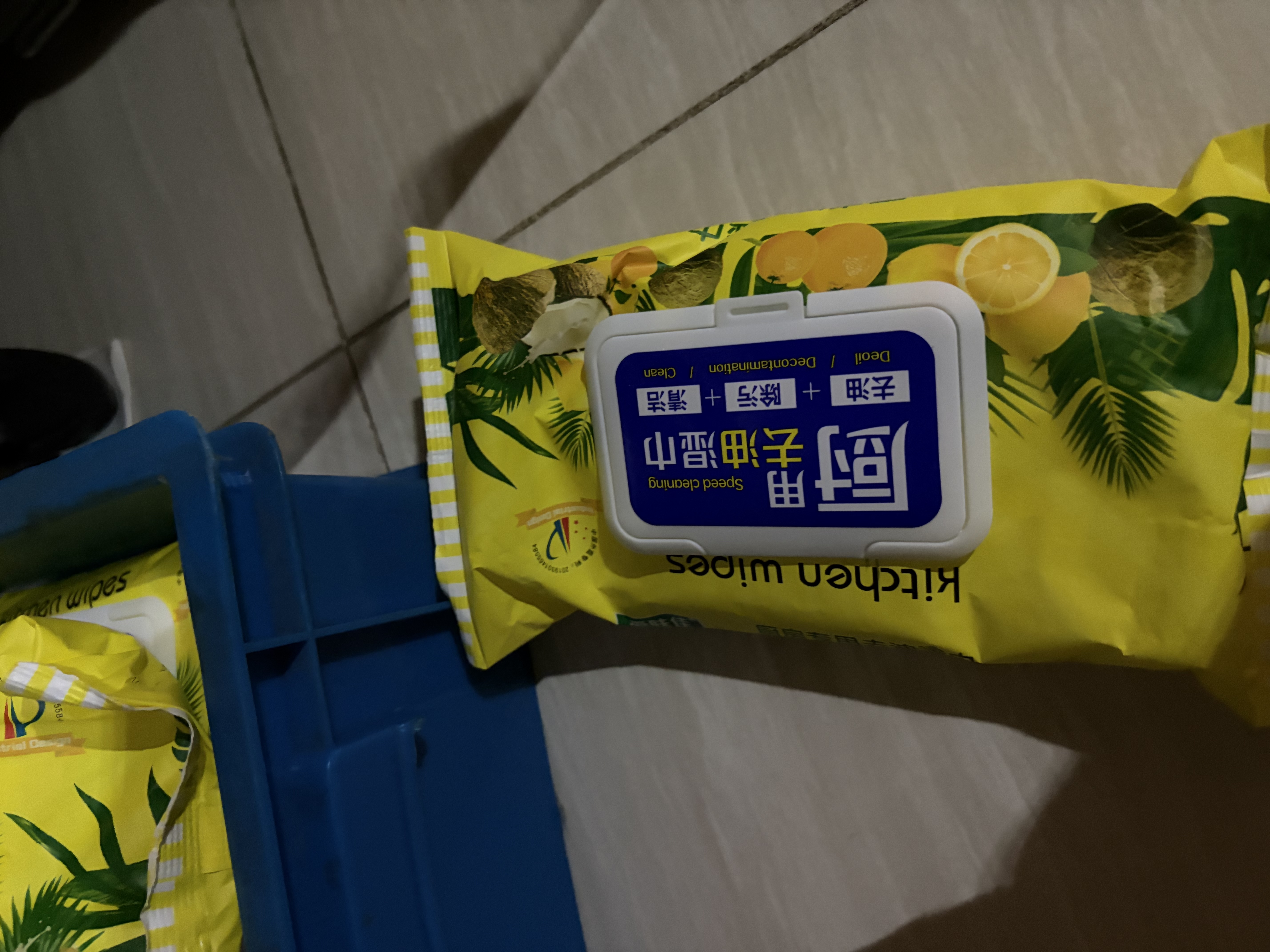 爱肤佳（aifujia）厨房湿巾去油污加厚厨房用纸油烟机重油污清洁湿纸巾一次性抹布 50抽X3包 实拍图